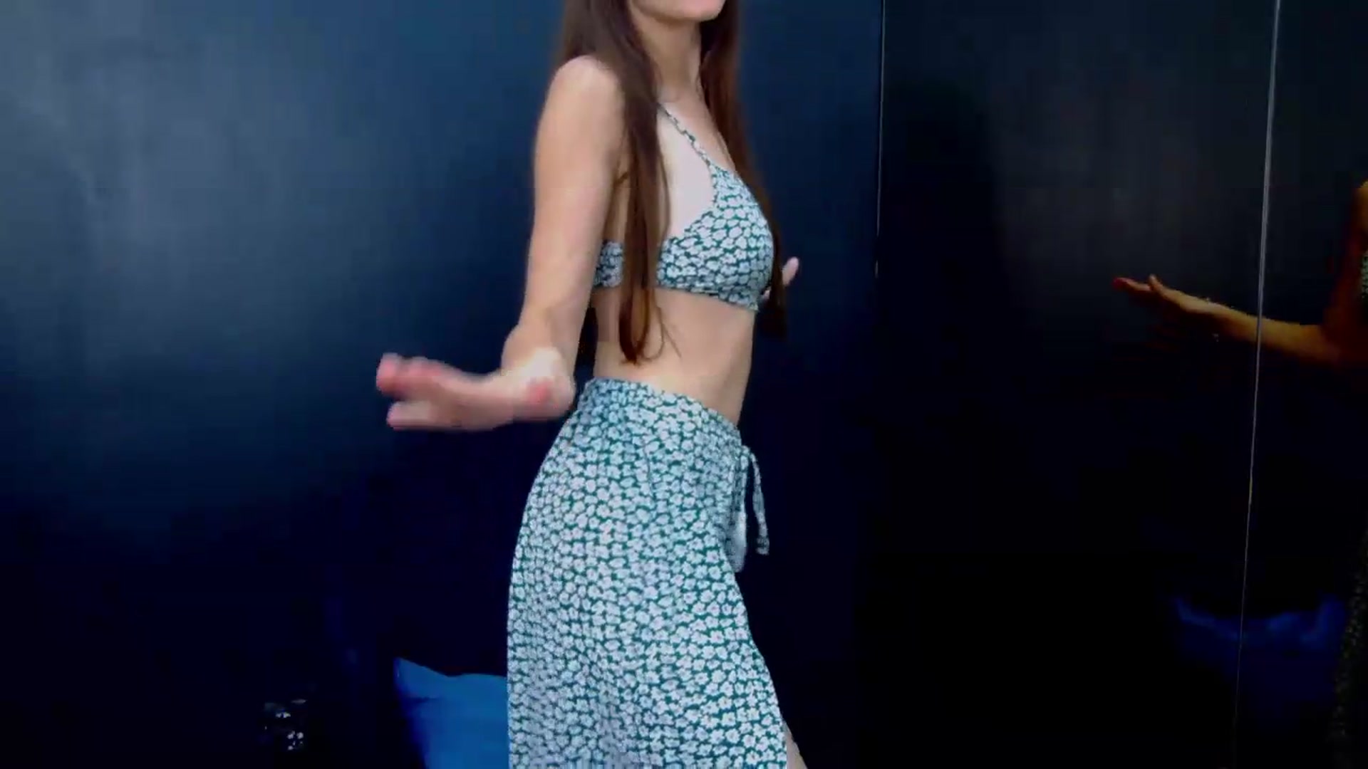 Gallery image thumbnail from AliceBlue's myfreecams stream on, 06/26/2026, 16:21 image 16 of 20