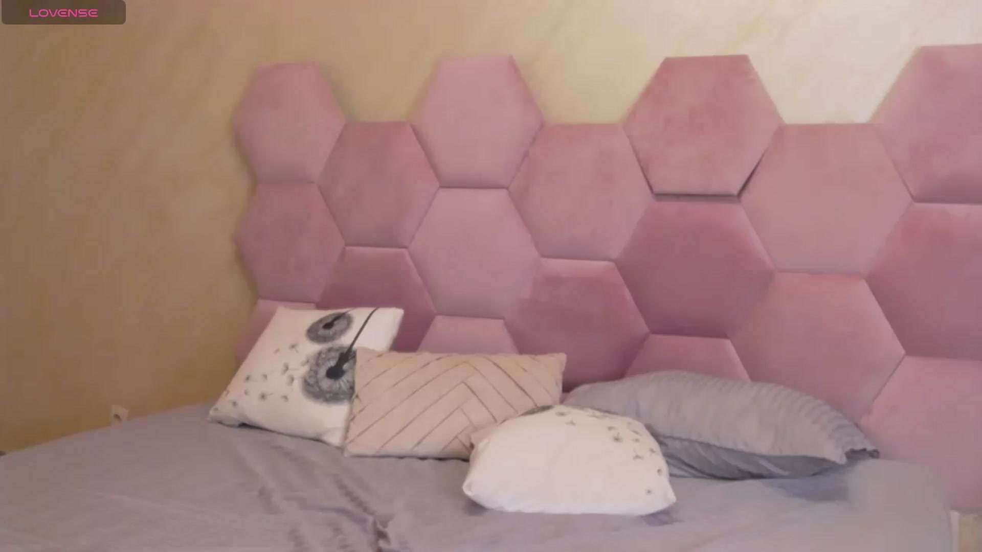 Gallery image thumbnail from AliceBlue's myfreecams stream on, 07/28/2026, 17:37 image 15 of 20