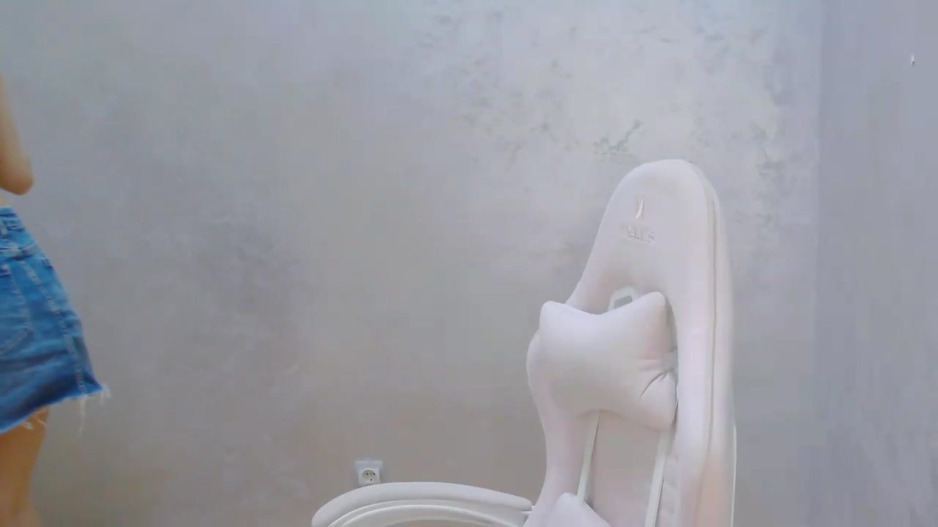 Gallery image thumbnail from AliceBlue's myfreecams stream on, 08/18/2026, 14:51 image 16 of 20