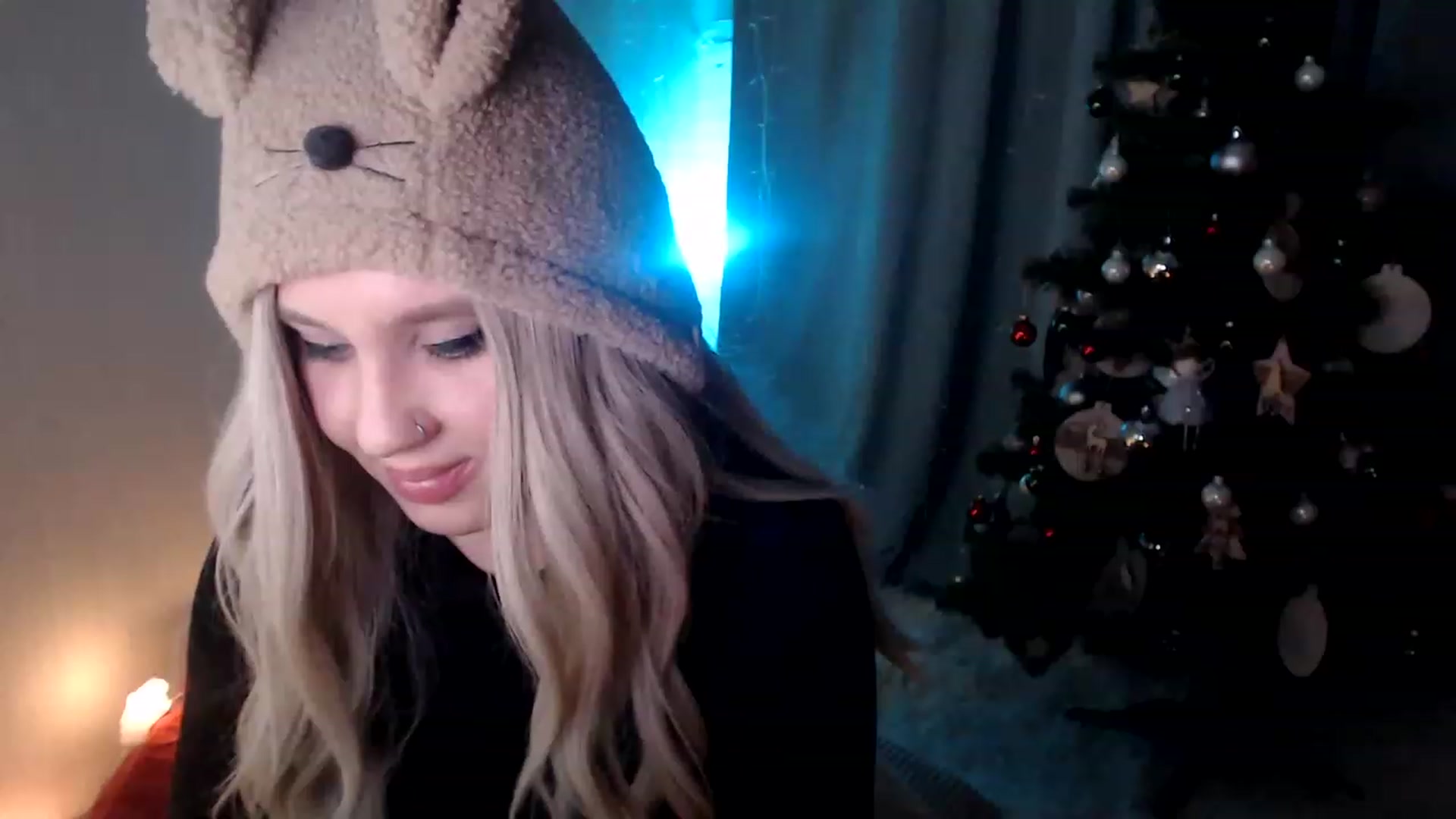 Gallery image thumbnail from AliceDarkstar's myfreecams stream on, 12/29/2022, 21:02 image 18 of 20