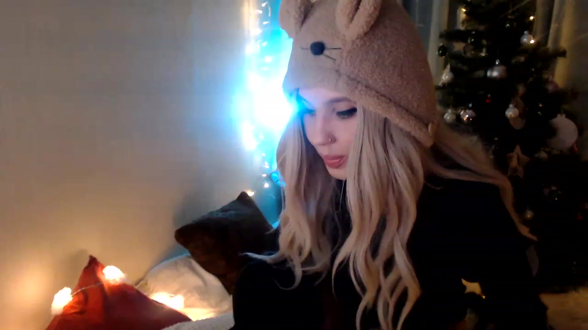 Gallery image thumbnail from AliceDarkstar's myfreecams stream on, 12/29/2022, 21:02 image 7 of 20