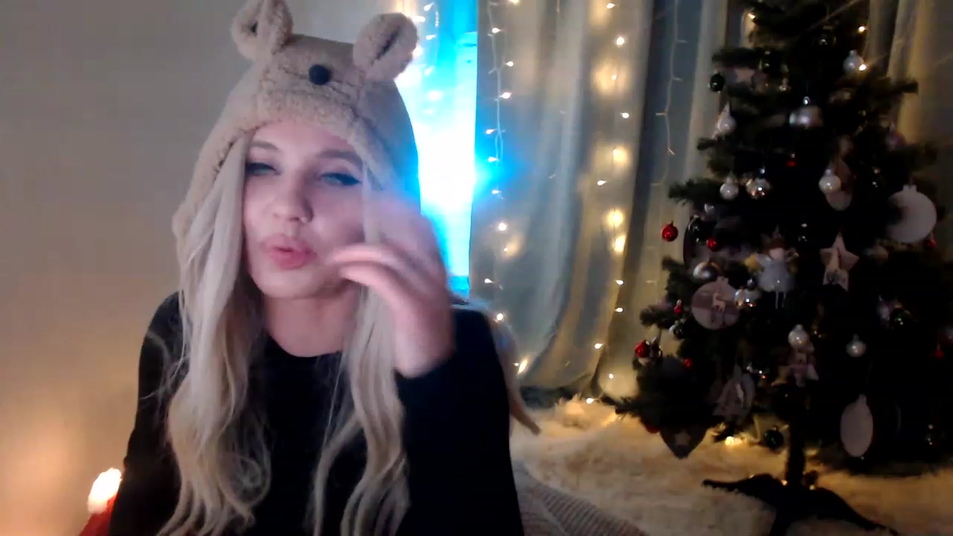 Gallery image thumbnail from AliceDarkstar's myfreecams stream on, 12/29/2022, 21:02 image 6 of 20