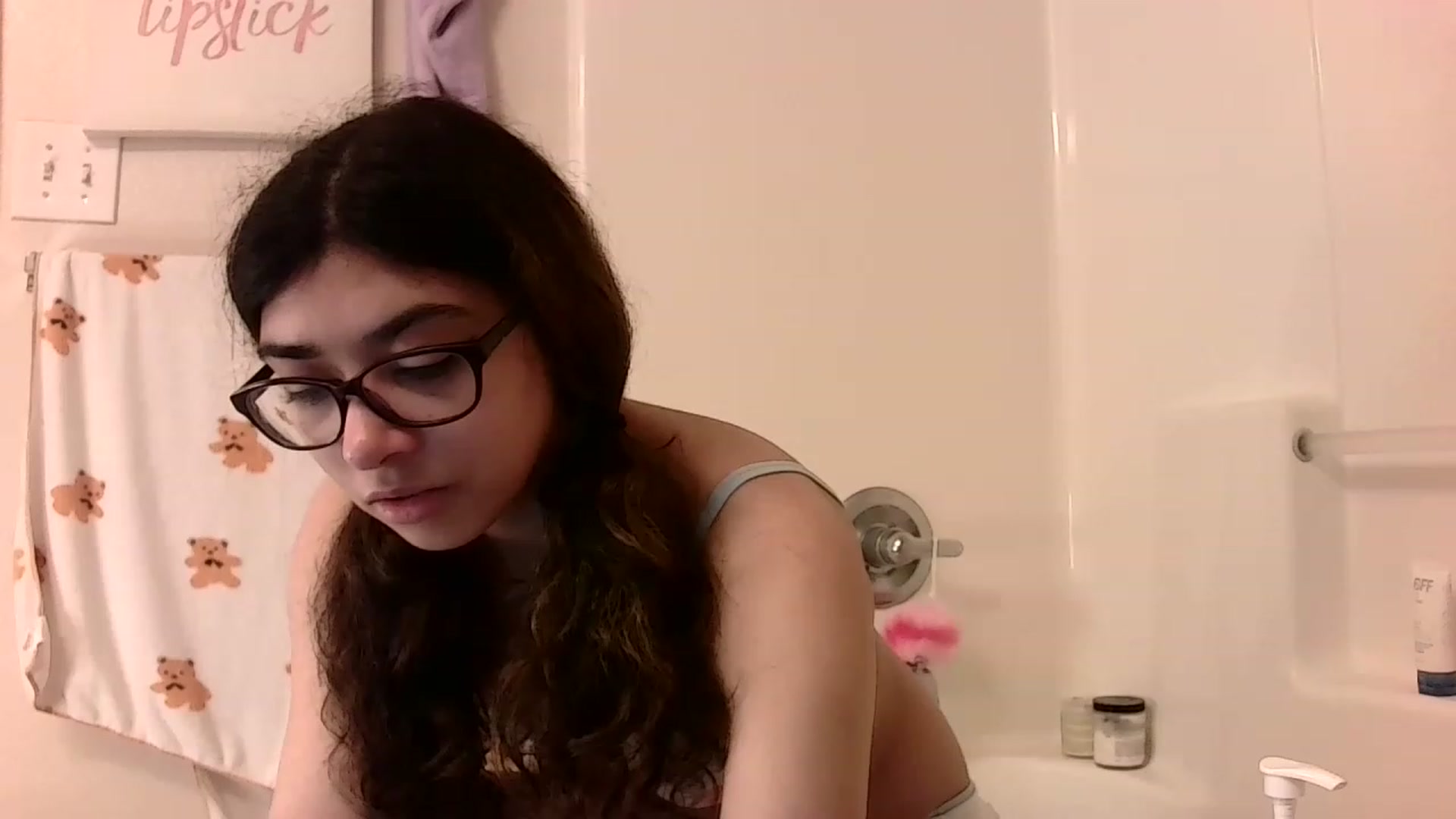 Gallery image thumbnail from AliceEllis's myfreecams stream on, 04/12/2023, 19:22 image 10 of 20