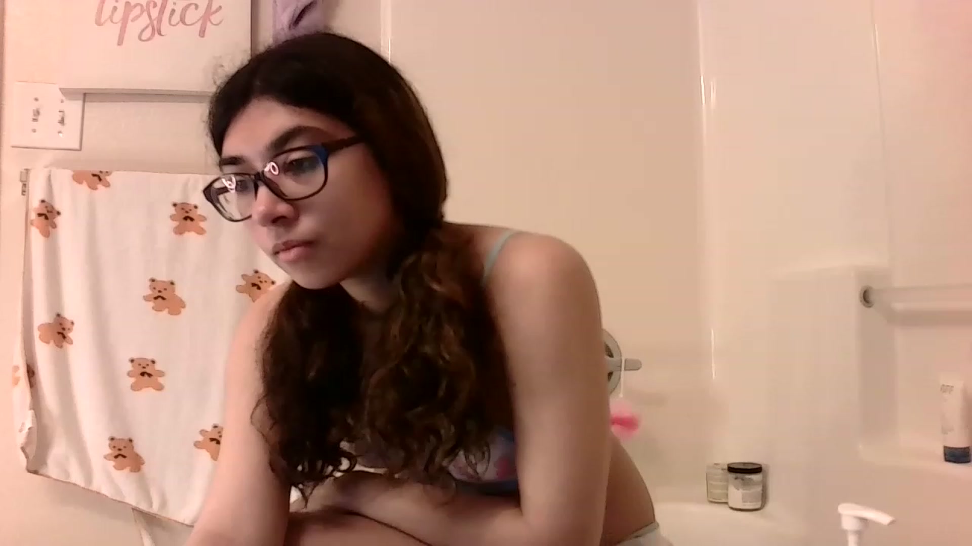 Gallery image thumbnail from AliceEllis's myfreecams stream on, 04/12/2023, 19:22 image 9 of 20
