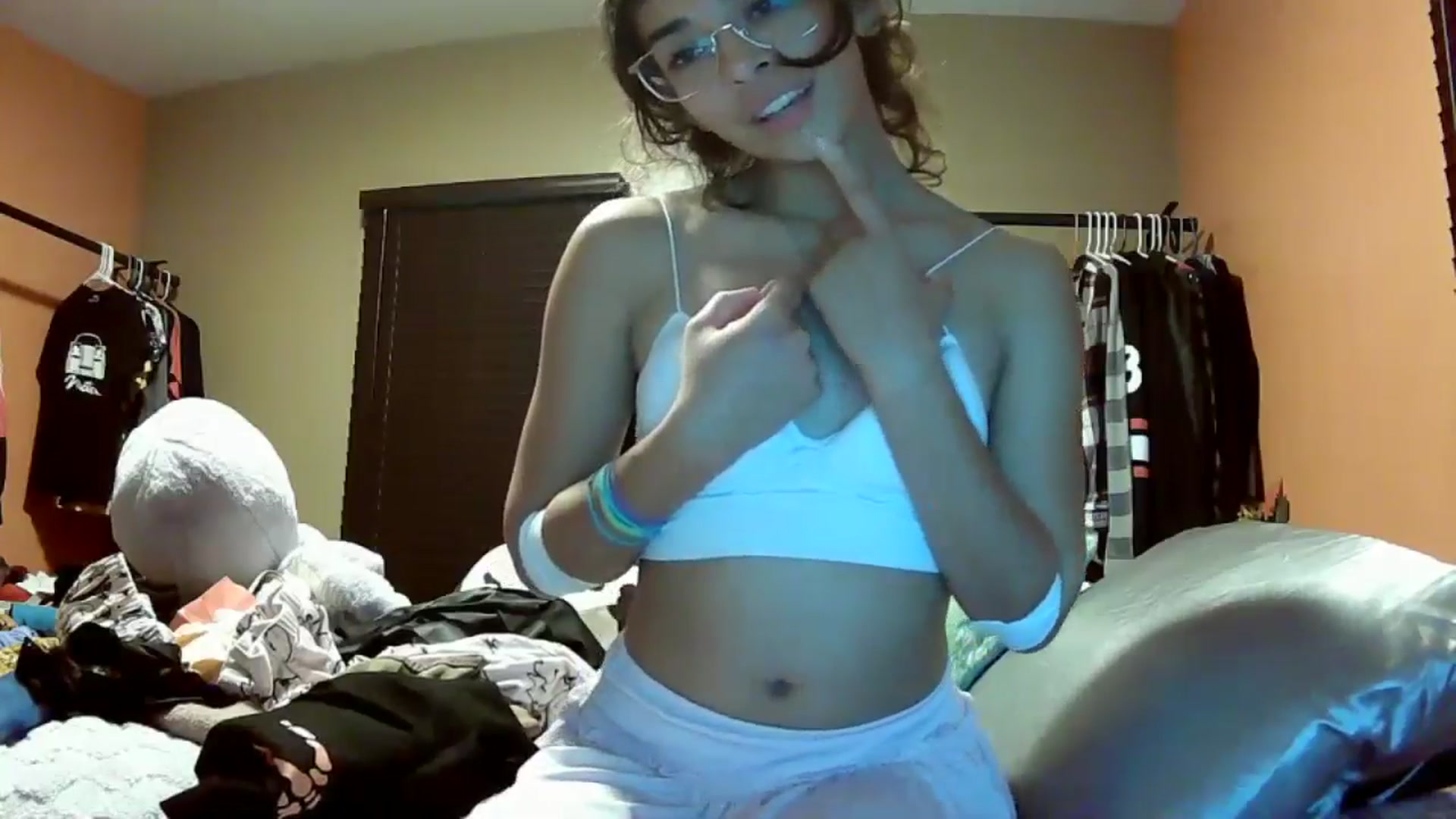 Gallery image thumbnail from AliceEllis's myfreecams stream on, 09/05/2024, 18:21 image 14 of 20