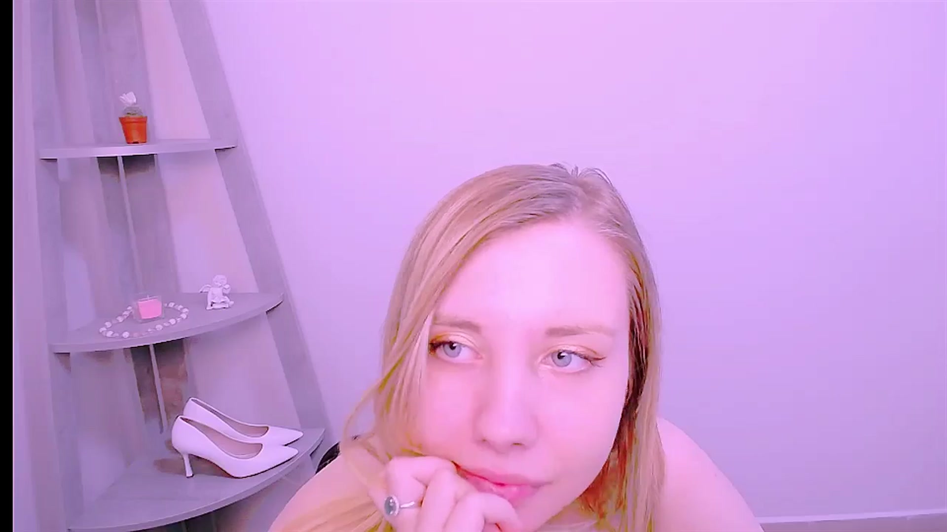 Gallery image thumbnail from AliceFire_'s myfreecams stream on, 08/27/2024, 11:32 image 3 of 20
