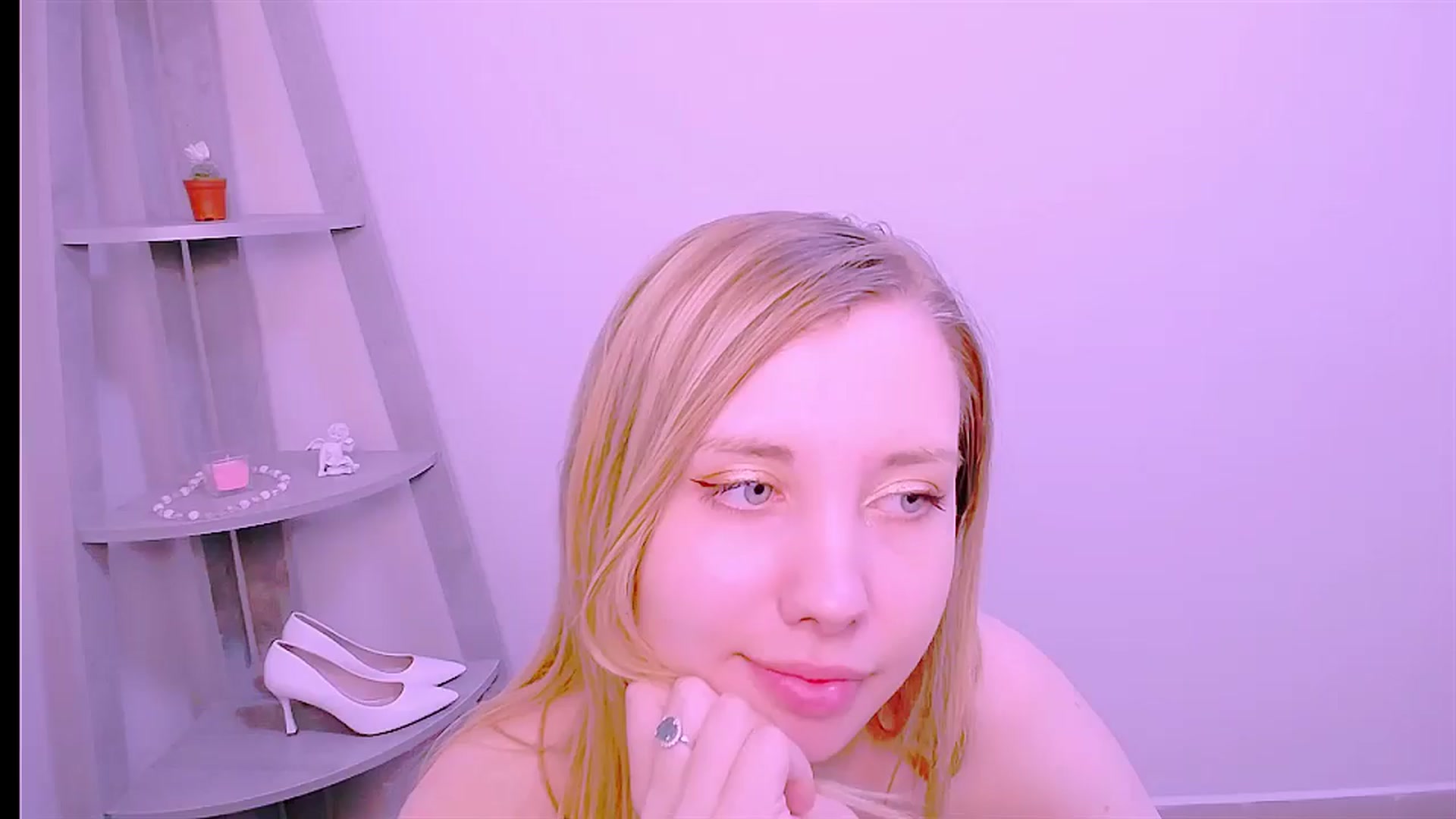 Gallery image thumbnail from AliceFire_'s myfreecams stream on, 08/27/2024, 11:32 image 2 of 20