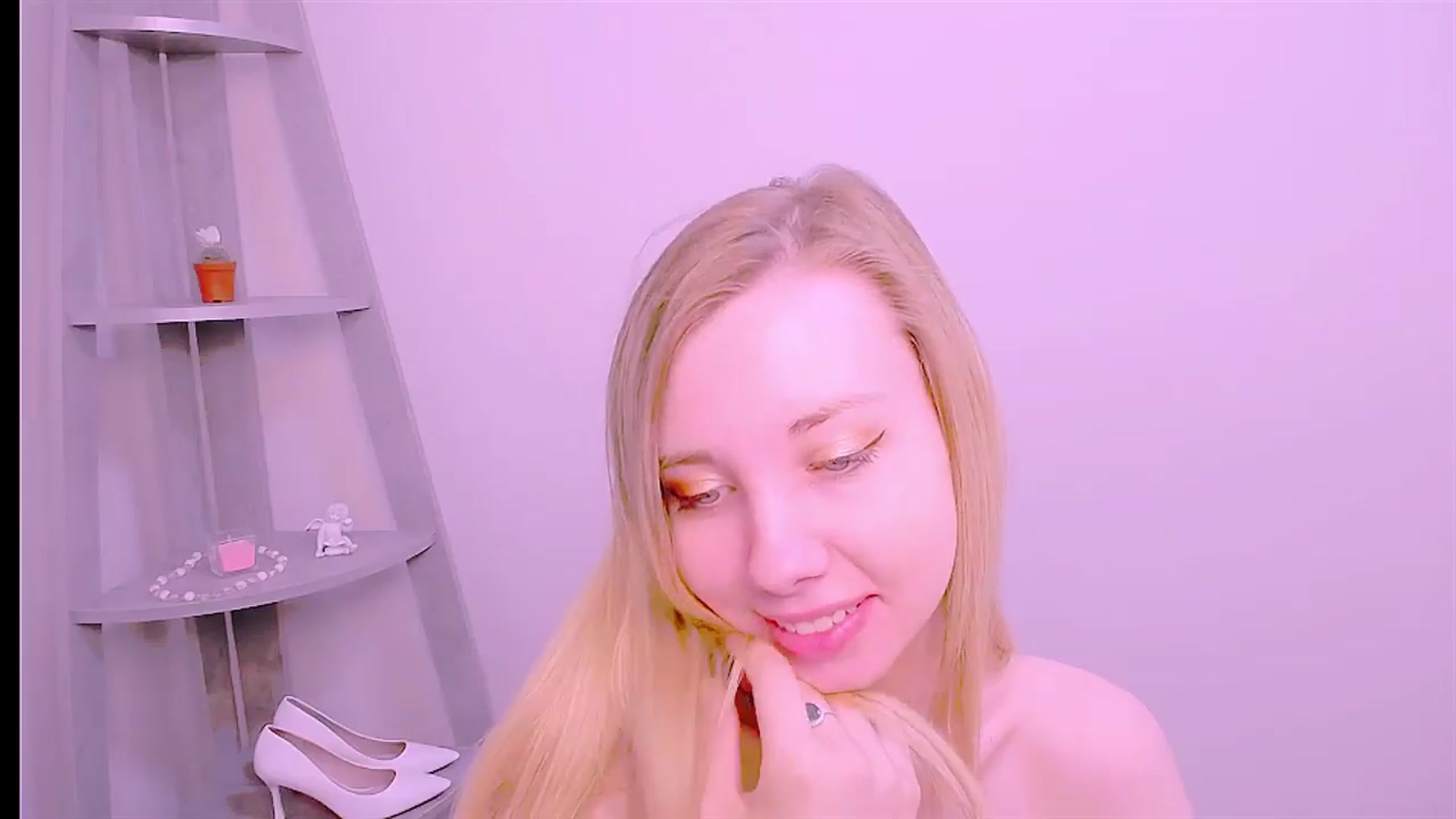 Gallery image thumbnail from AliceFire_'s myfreecams stream on, 08/28/2024, 08:12 image 4 of 20