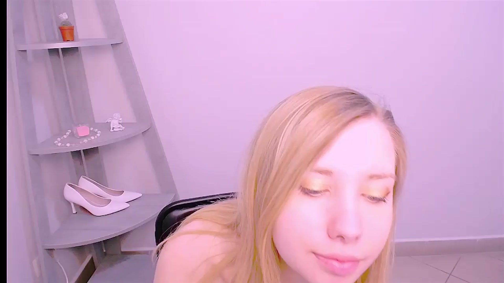 Gallery image thumbnail from AliceFire_'s myfreecams stream on, 08/30/2024, 10:20 image 2 of 20