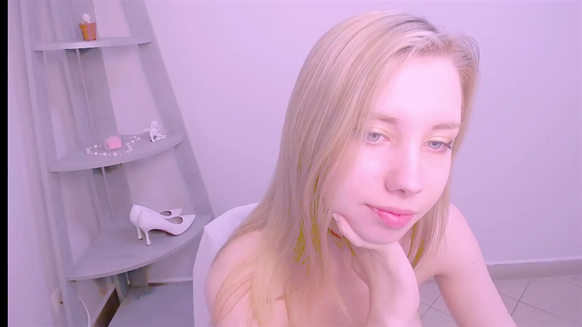 Gallery image thumbnail from AliceFire_'s myfreecams stream on, 09/18/2024, 10:54 image 11 of 20