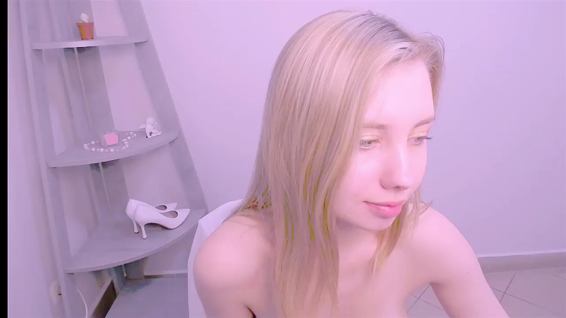 Gallery image thumbnail from AliceFire_'s myfreecams stream on, 09/18/2024, 10:54 image 18 of 20