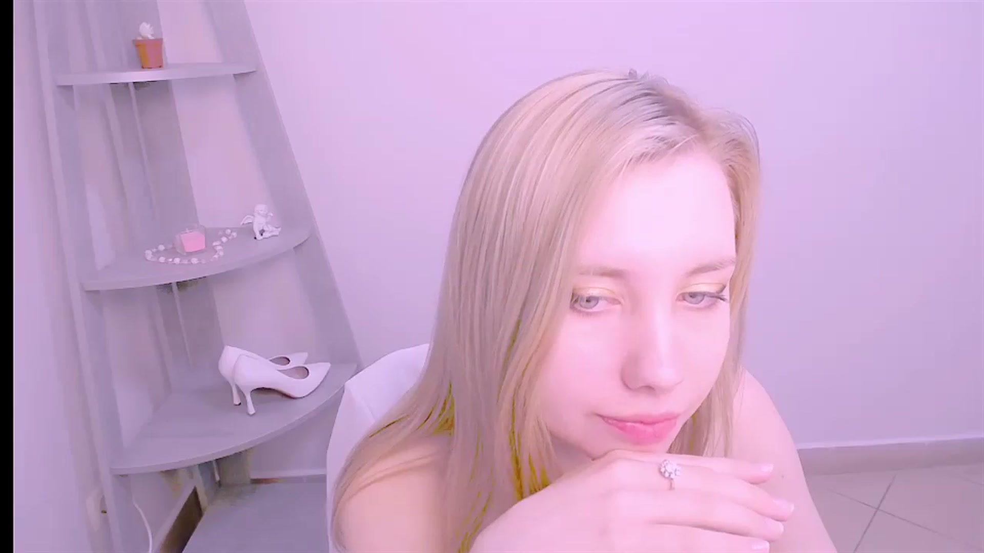 Gallery image thumbnail from AliceFire_'s myfreecams stream on, 09/18/2024, 11:15 image 4 of 20