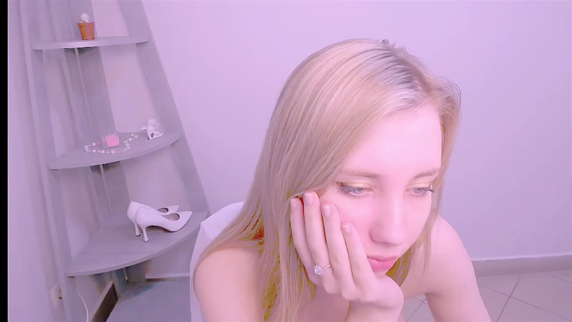 Gallery image thumbnail from AliceFire_'s myfreecams stream on, 09/18/2024, 11:15 image 2 of 20