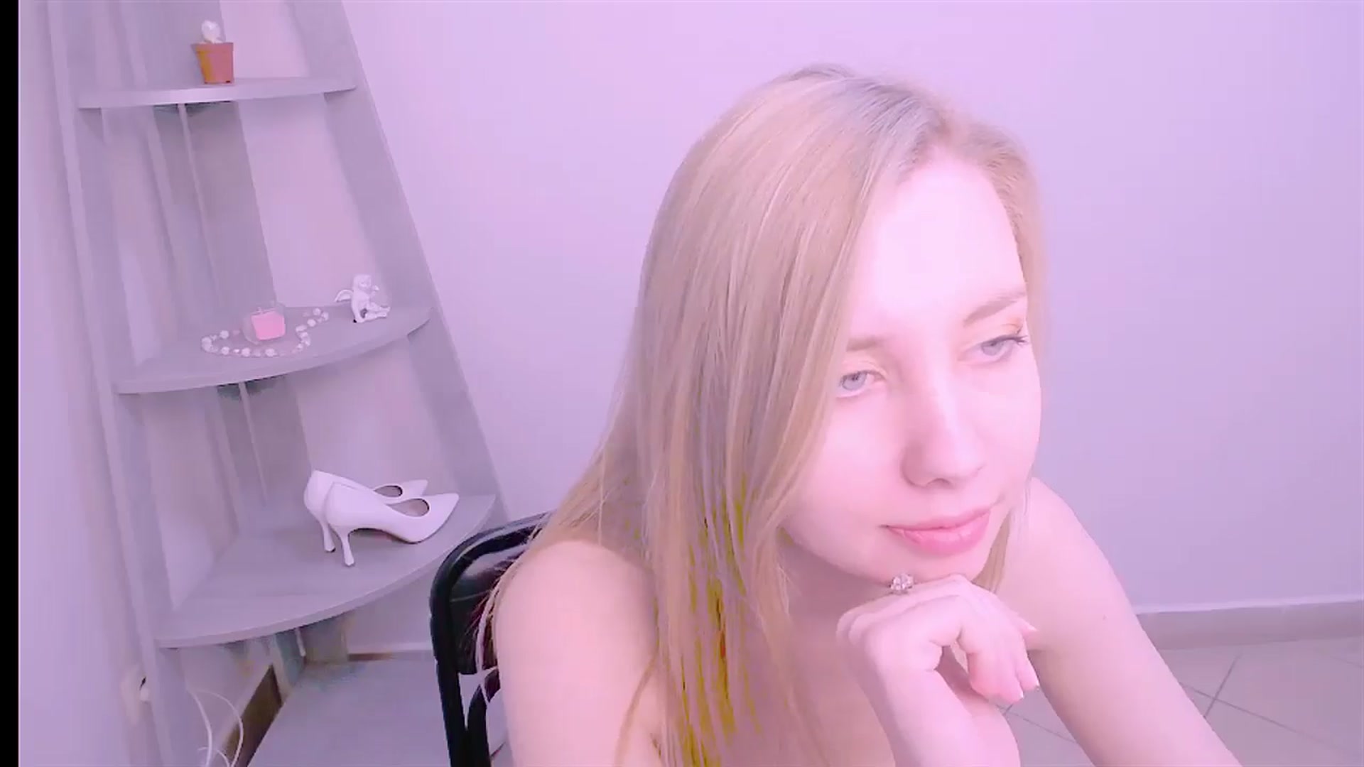 Gallery image thumbnail from AliceFire_'s myfreecams stream on, 09/19/2024, 09:26 image 19 of 20