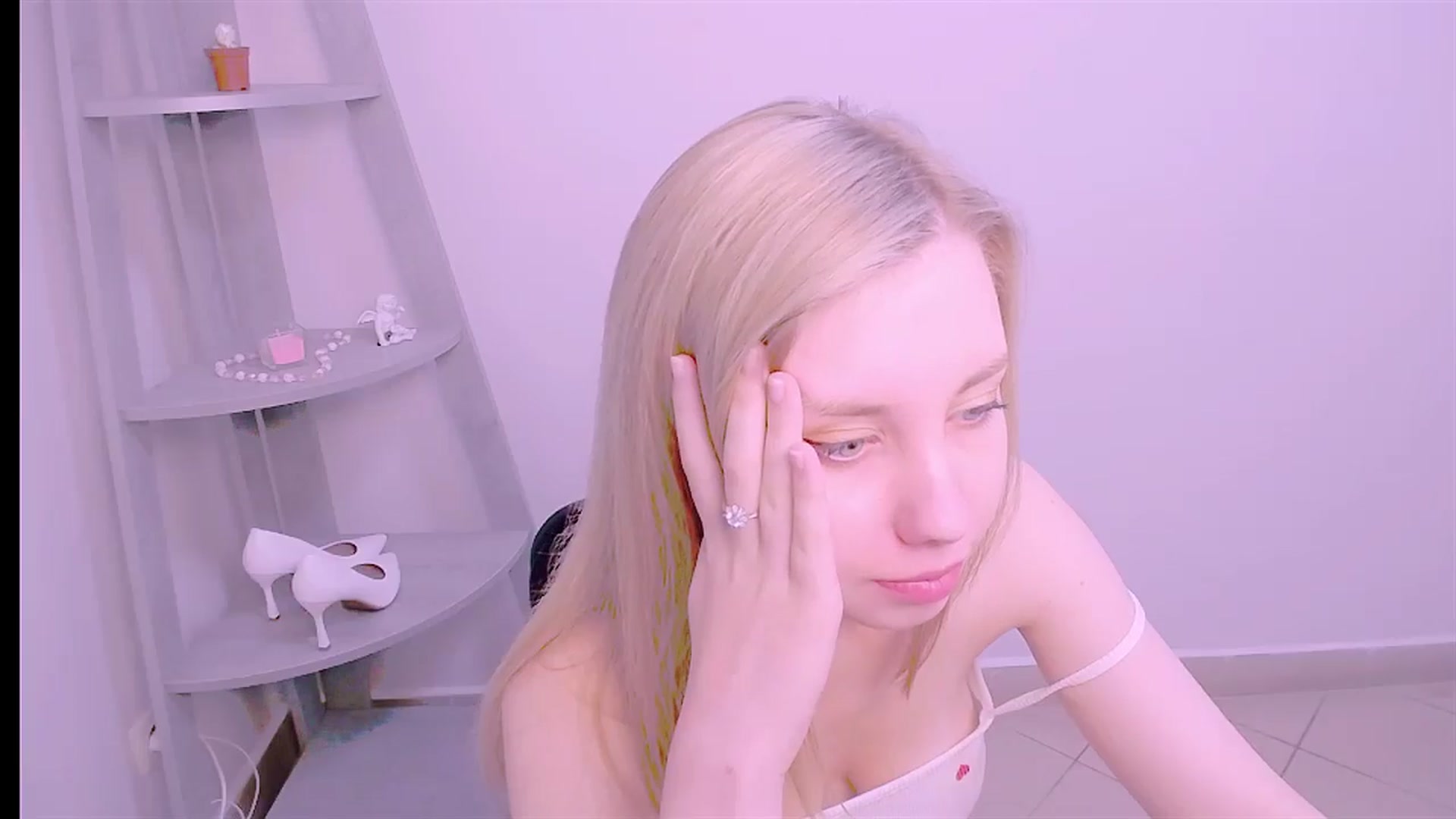 Gallery image thumbnail from AliceFire_'s myfreecams stream on, 09/19/2024, 11:13 image 10 of 20