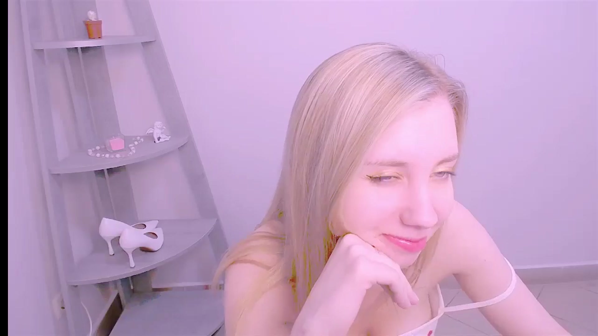 Gallery image thumbnail from AliceFire_'s myfreecams stream on, 09/20/2024, 11:43 image 14 of 20
