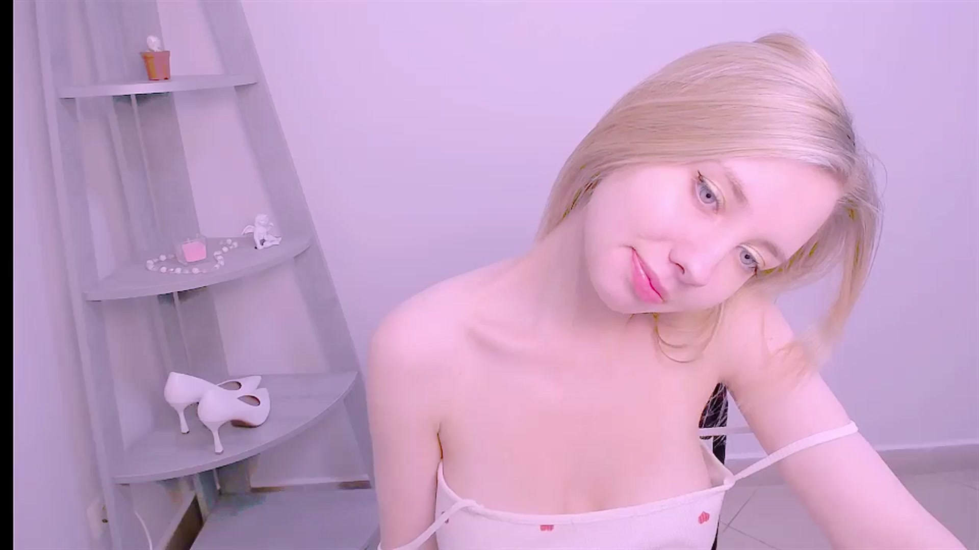 Gallery image thumbnail from AliceFire_'s myfreecams stream on, 09/20/2024, 11:43 image 20 of 20