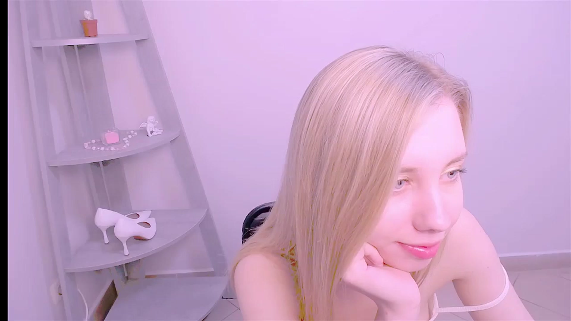 Gallery image thumbnail from AliceFire_'s myfreecams stream on, 09/20/2024, 11:43 image 12 of 20