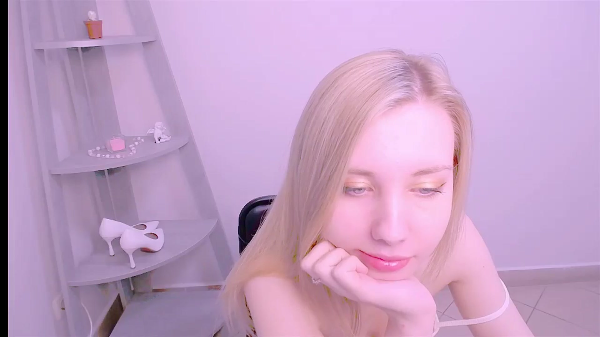 Gallery image thumbnail from AliceFire_'s myfreecams stream on, 09/20/2024, 11:43 image 5 of 20