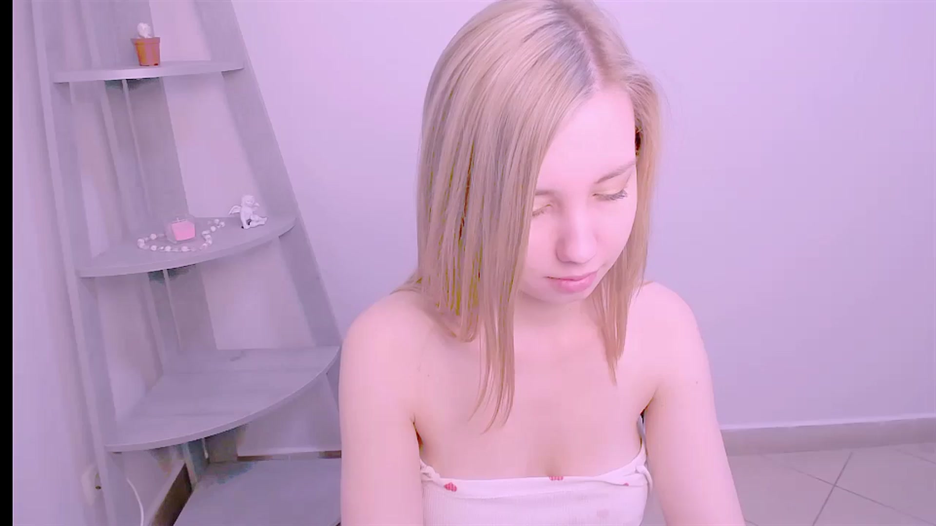 Gallery image thumbnail from AliceFire_'s myfreecams stream on, 09/21/2024, 11:06 image 10 of 20