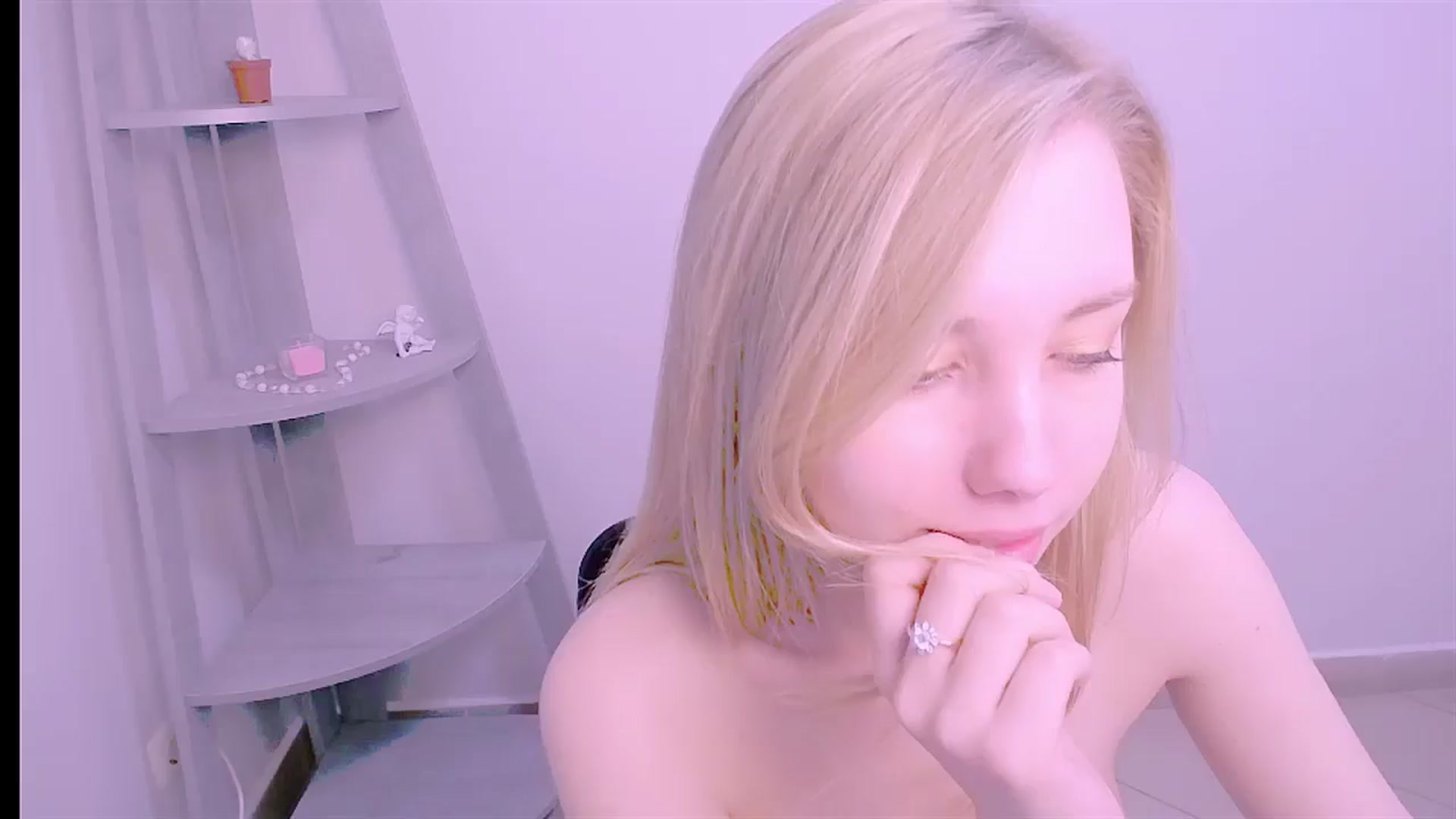 Gallery image thumbnail from AliceFire_'s myfreecams stream on, 09/21/2024, 12:03 image 16 of 20