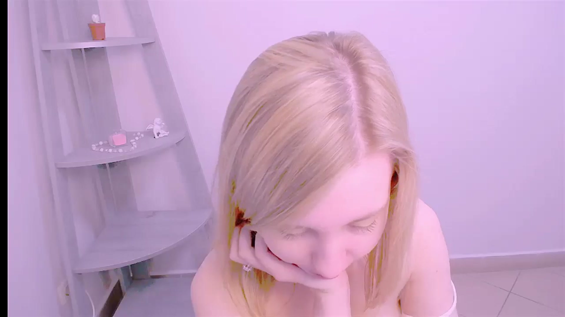 Gallery image thumbnail from AliceFire_'s myfreecams stream on, 09/21/2024, 12:38 image 13 of 20