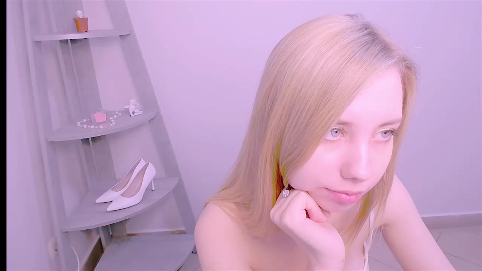Gallery image thumbnail from AliceFire_'s myfreecams stream on, 09/24/2024, 08:21 image 18 of 20