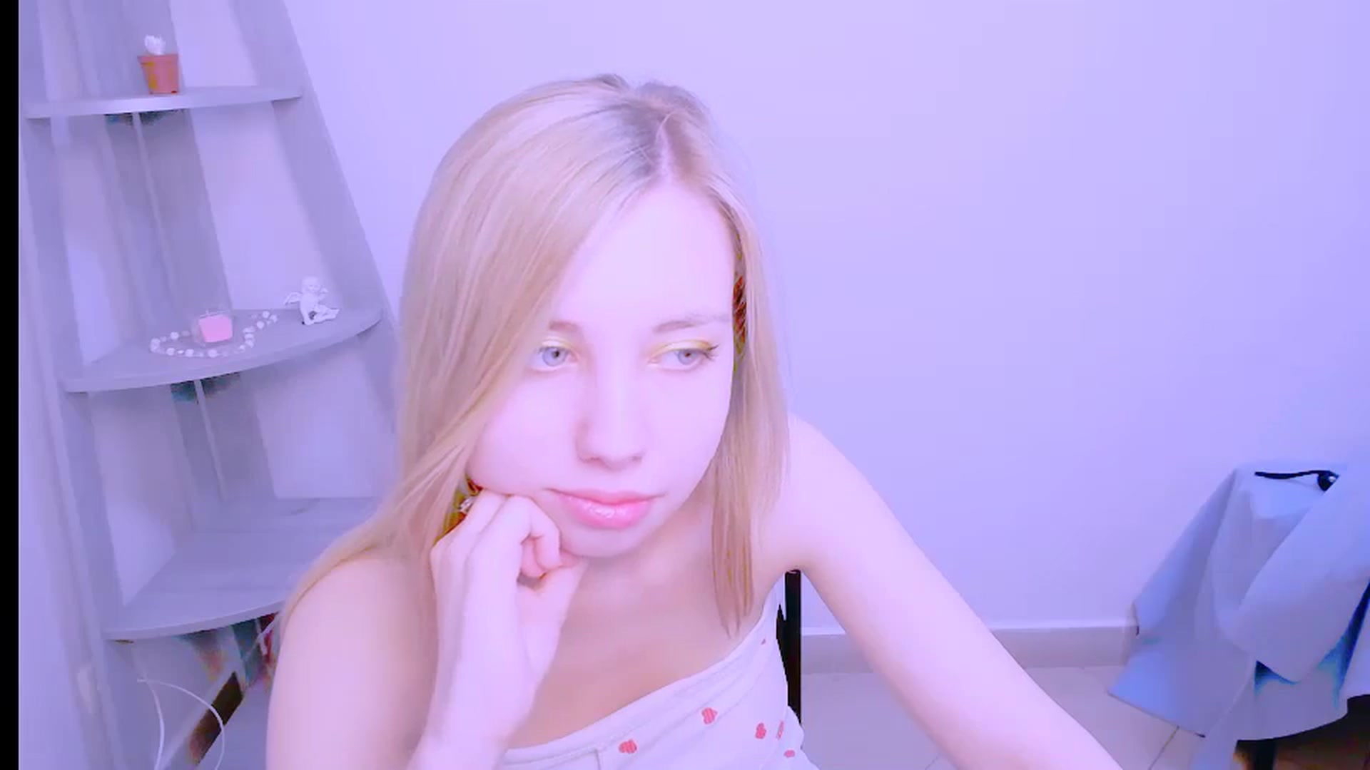Gallery image thumbnail from AliceFire_'s myfreecams stream on, 10/06/2024, 11:47 image 19 of 20