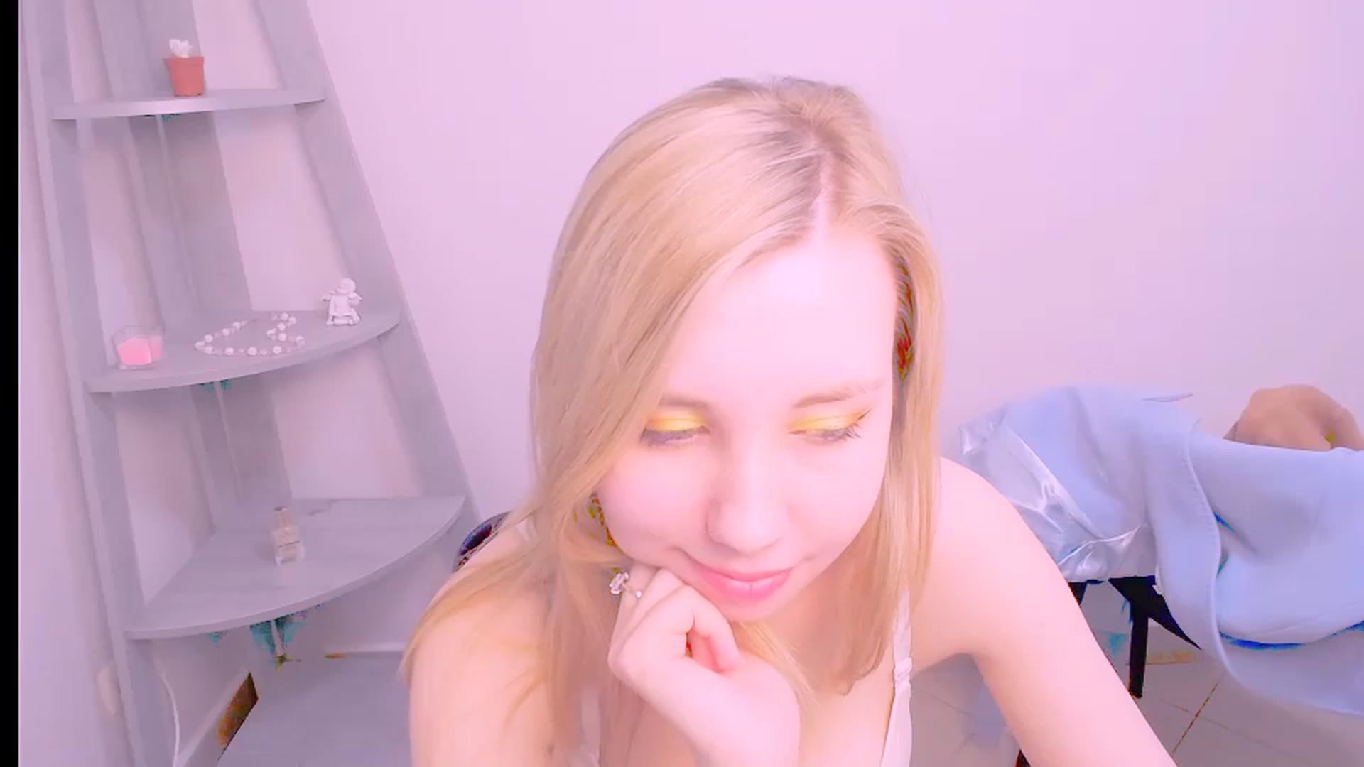 Gallery image thumbnail from AliceFire_'s myfreecams stream on, 10/14/2024, 11:25 image 12 of 20