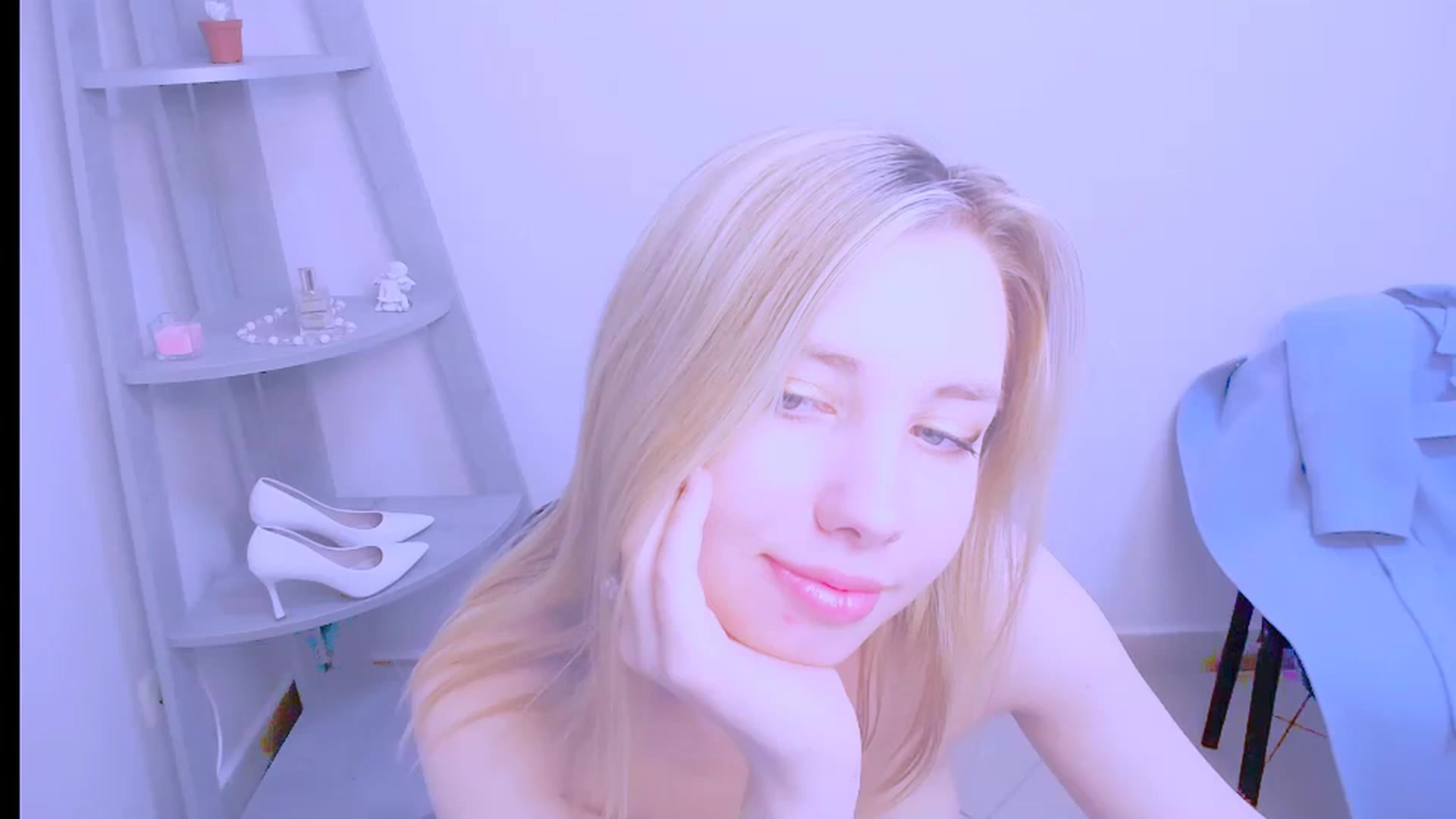 Gallery image thumbnail from AliceFire_'s myfreecams stream on, 10/18/2024, 11:45 image 14 of 20