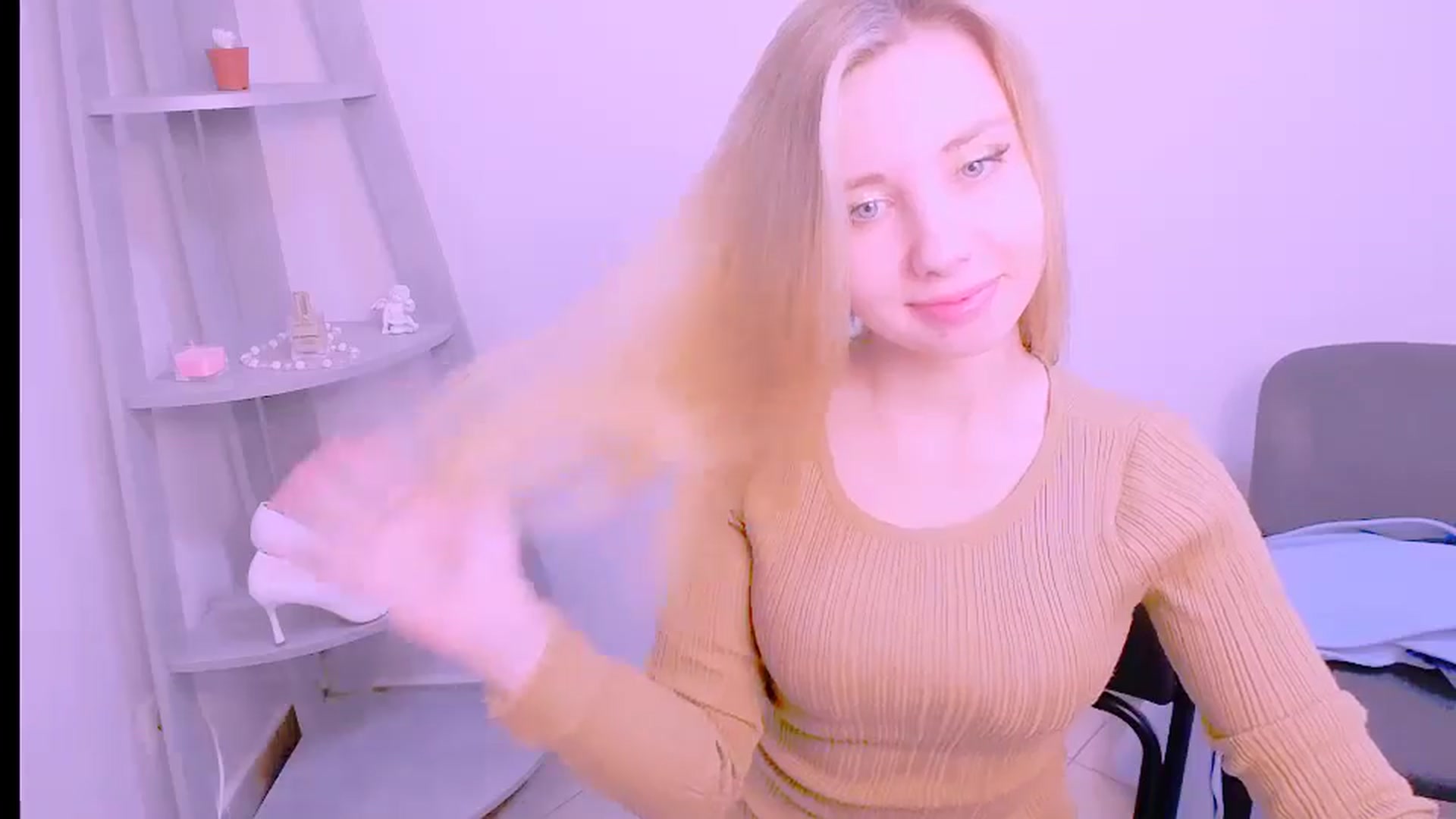 Gallery image thumbnail from AliceFire_'s myfreecams stream on, 10/19/2024, 12:46 image 14 of 20