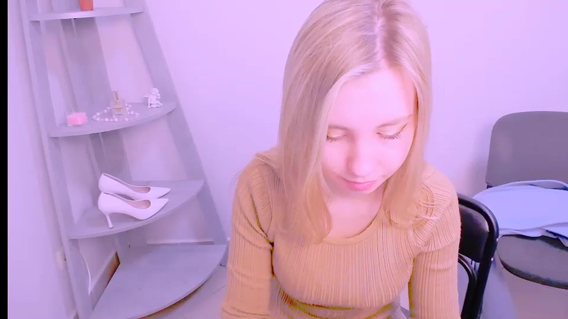 Gallery image thumbnail from AliceFire_'s myfreecams stream on, 10/19/2024, 12:46 image 20 of 20