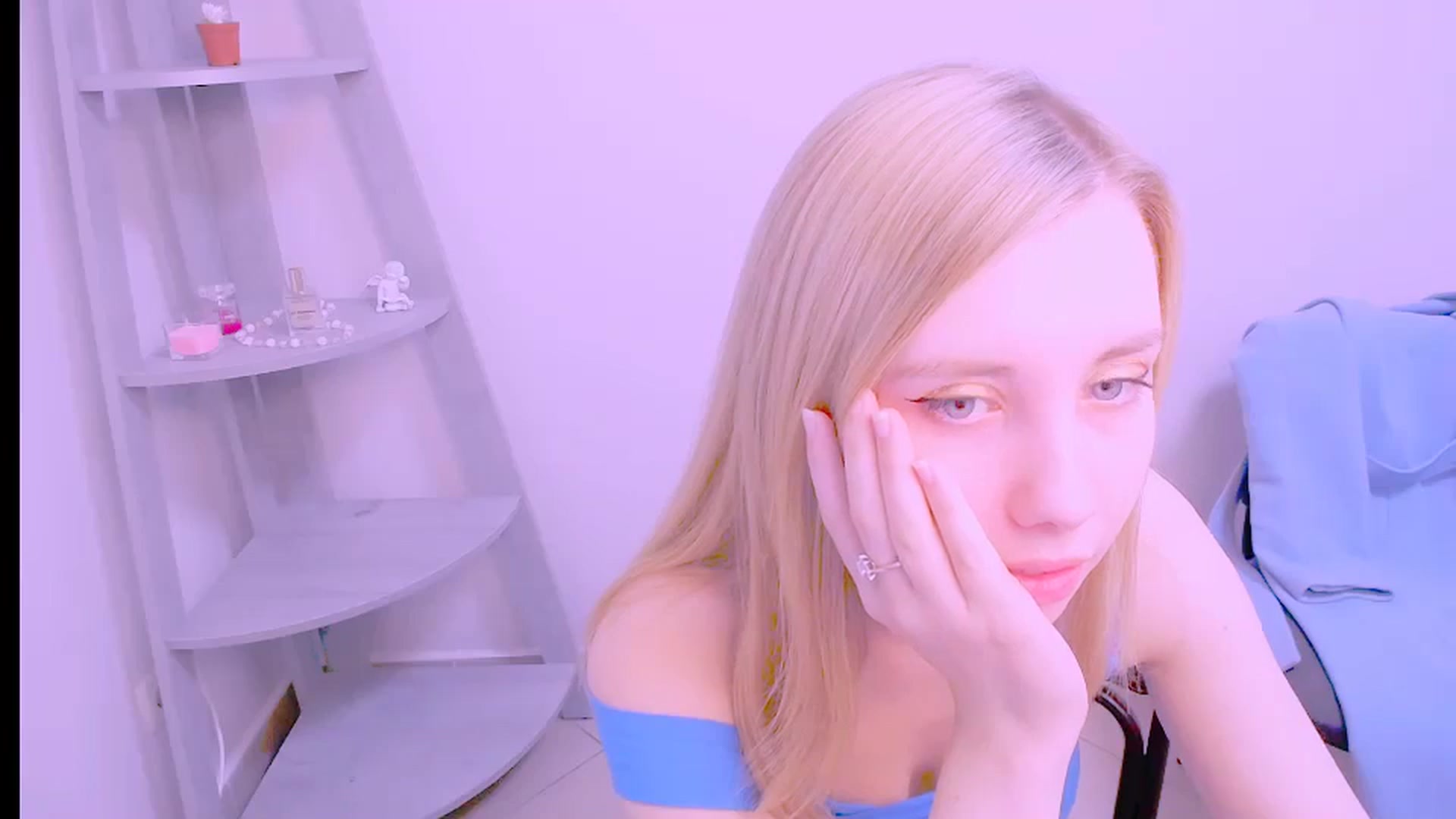 Gallery image thumbnail from AliceFire_'s myfreecams stream on, 10/22/2024, 10:43 image 2 of 20