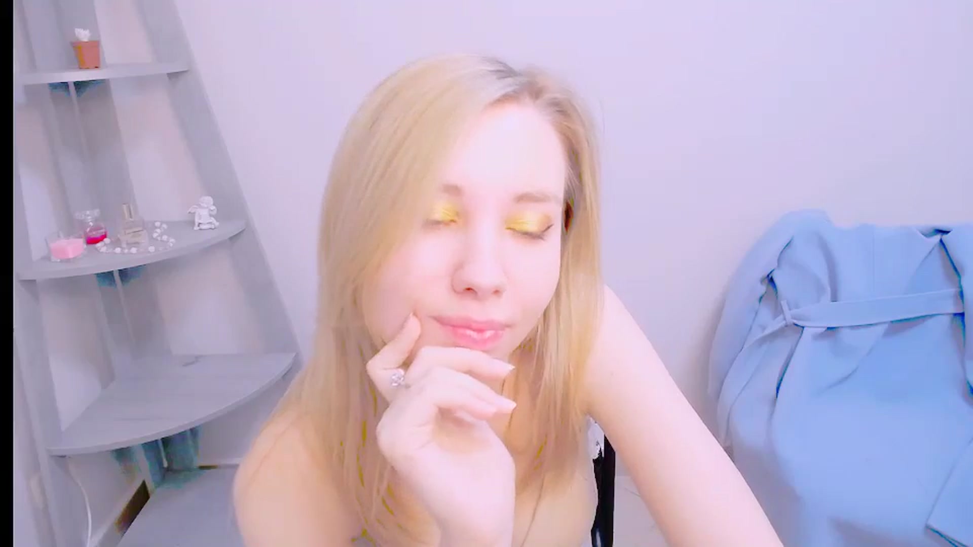 Gallery image thumbnail from AliceFire_'s myfreecams stream on, 10/27/2024, 12:33 image 8 of 20