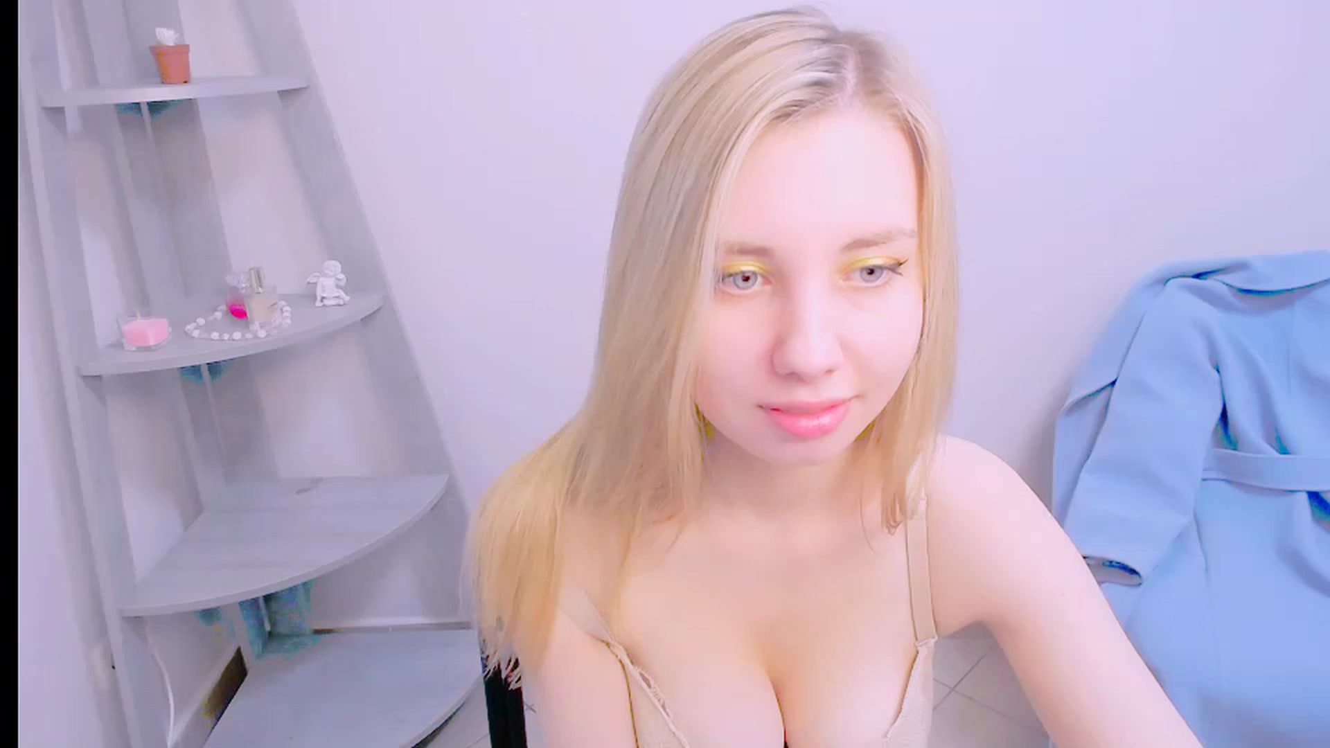 Gallery image thumbnail from AliceFire_'s myfreecams stream on, 10/29/2024, 12:38 image 13 of 20