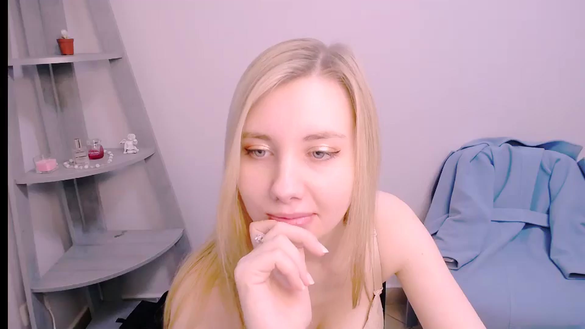 Gallery image thumbnail from AliceFire_'s myfreecams stream on, 10/31/2024, 09:44 image 4 of 20