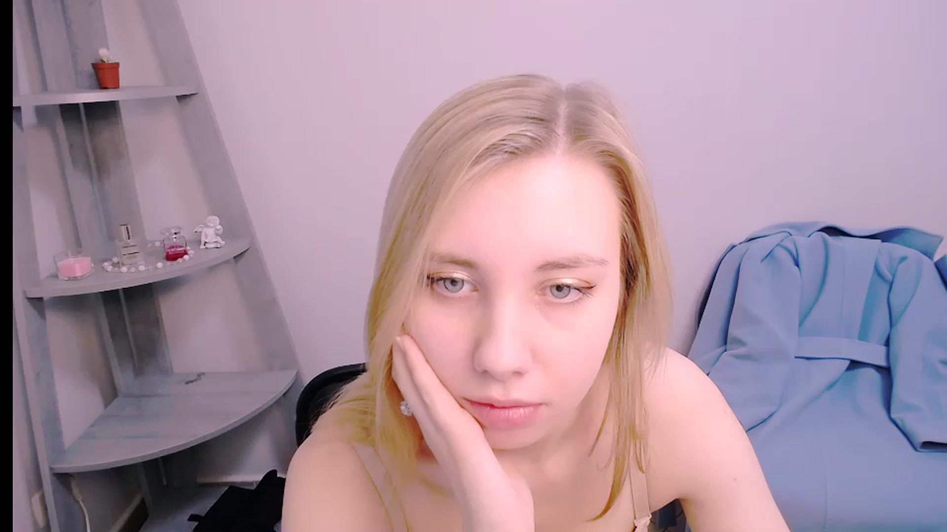 Gallery image thumbnail from AliceFire_'s myfreecams stream on, 10/31/2024, 09:44 image 14 of 20