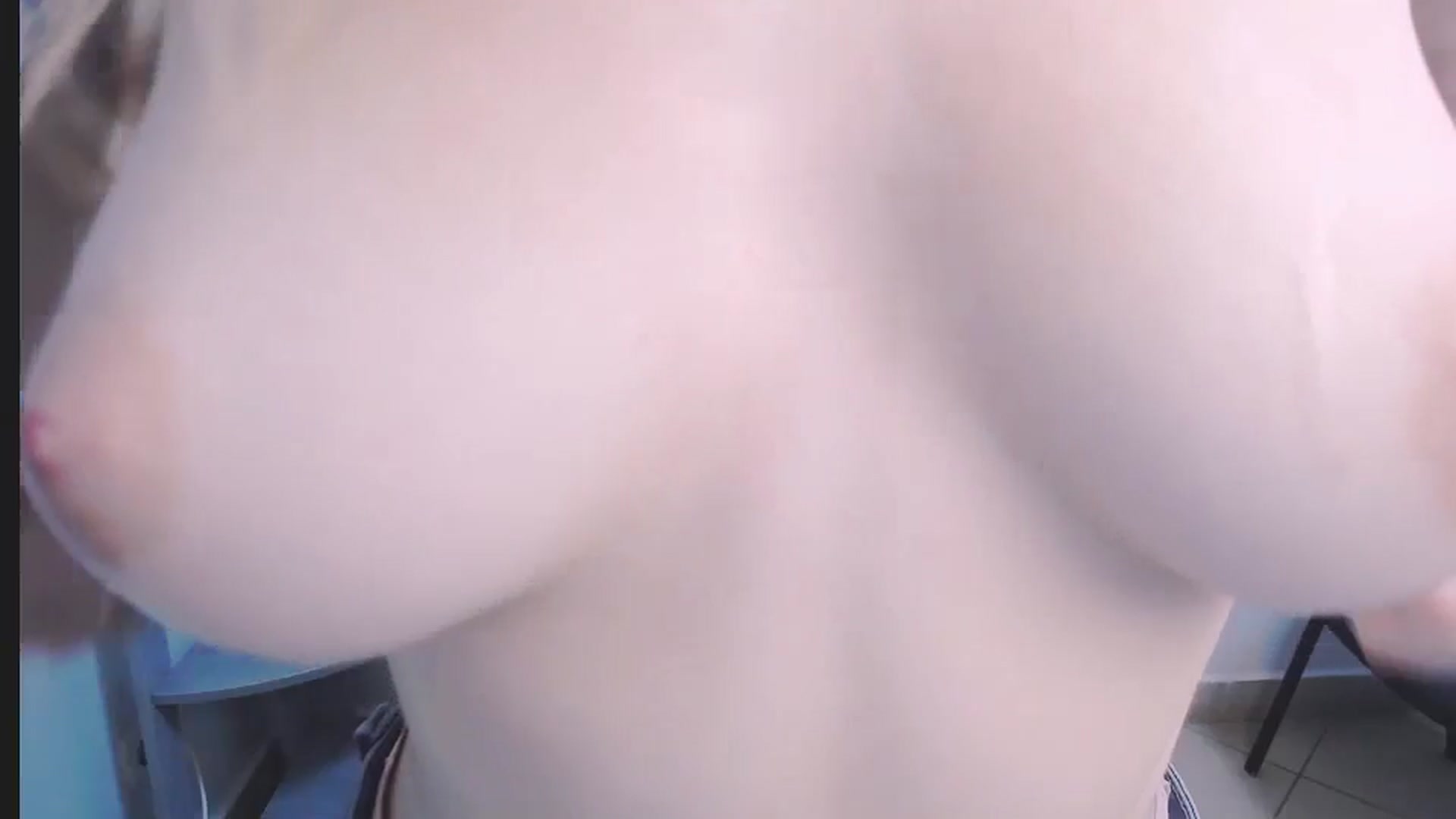 Gallery image thumbnail from AliceFire_'s myfreecams stream on, 11/03/2024, 12:10 image 7 of 20