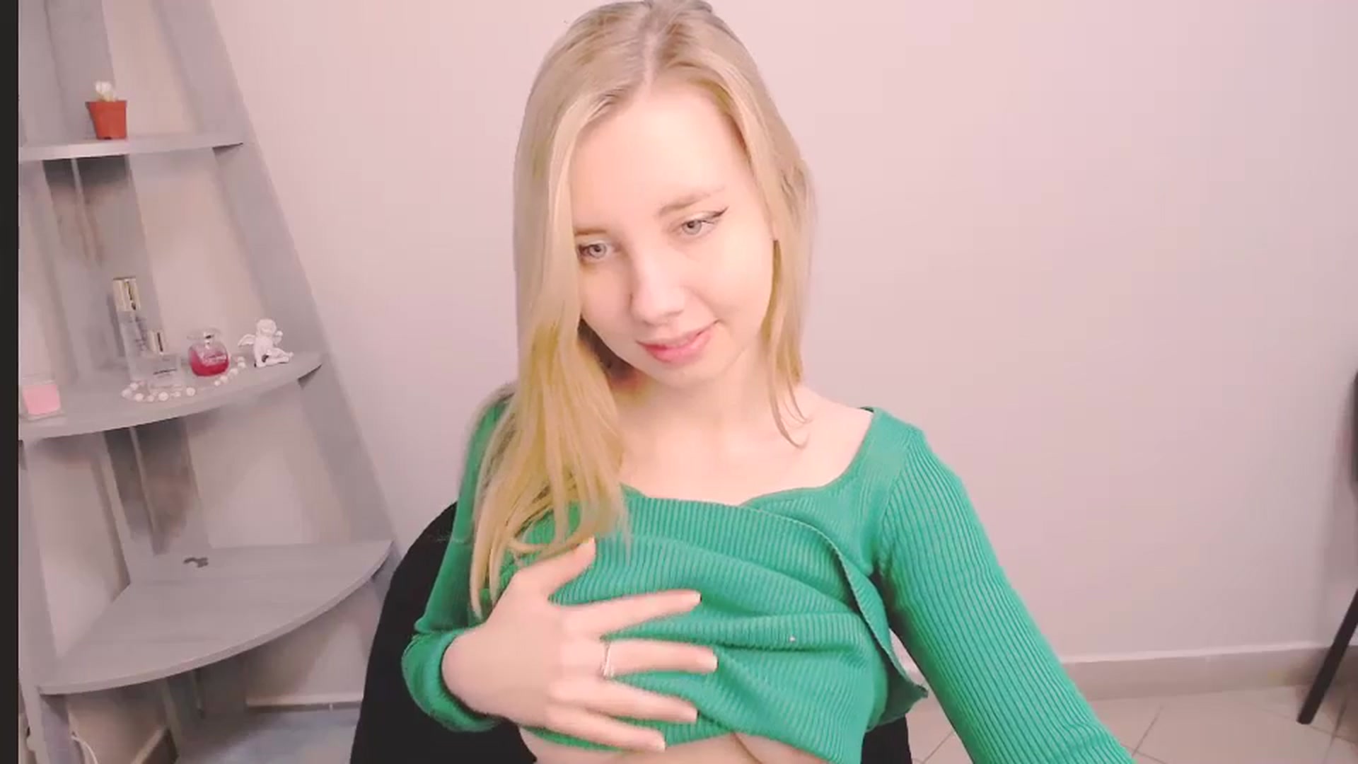 Gallery image thumbnail from AliceFire_'s myfreecams stream on, 11/12/2024, 08:37 image 2 of 20