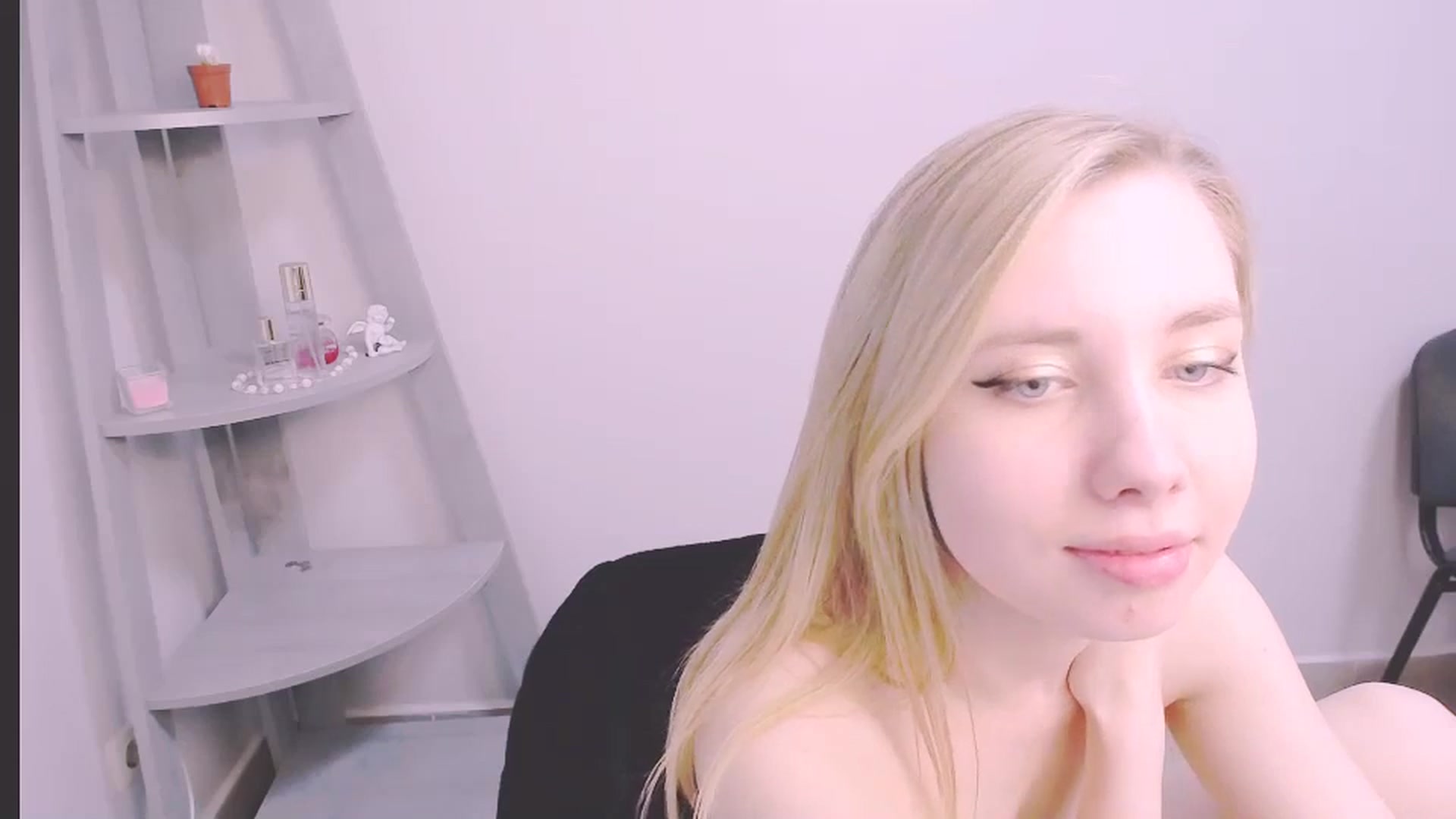 Gallery image thumbnail from AliceFire_'s myfreecams stream on, 11/12/2024, 09:51 image 2 of 20