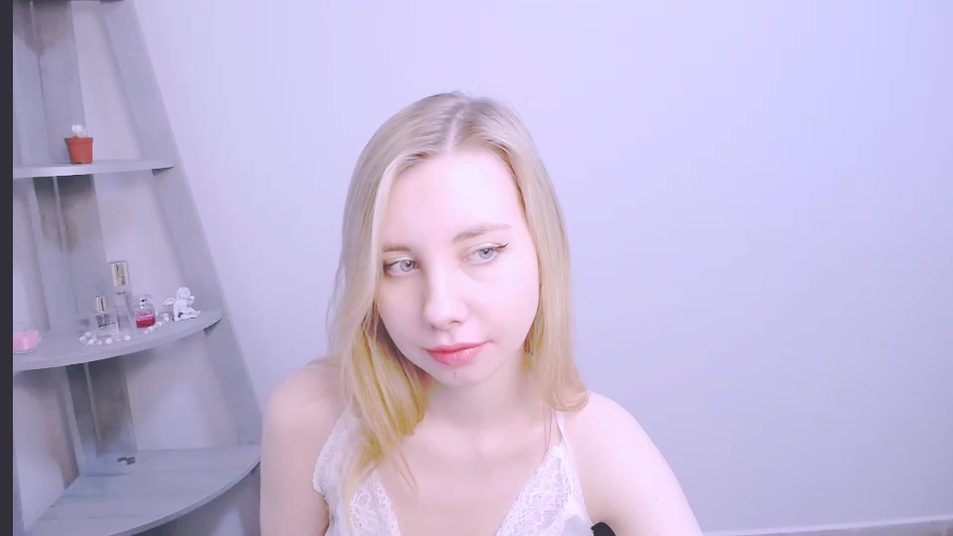 Gallery image thumbnail from AliceFire_'s myfreecams stream on, 11/13/2024, 09:42 image 17 of 20