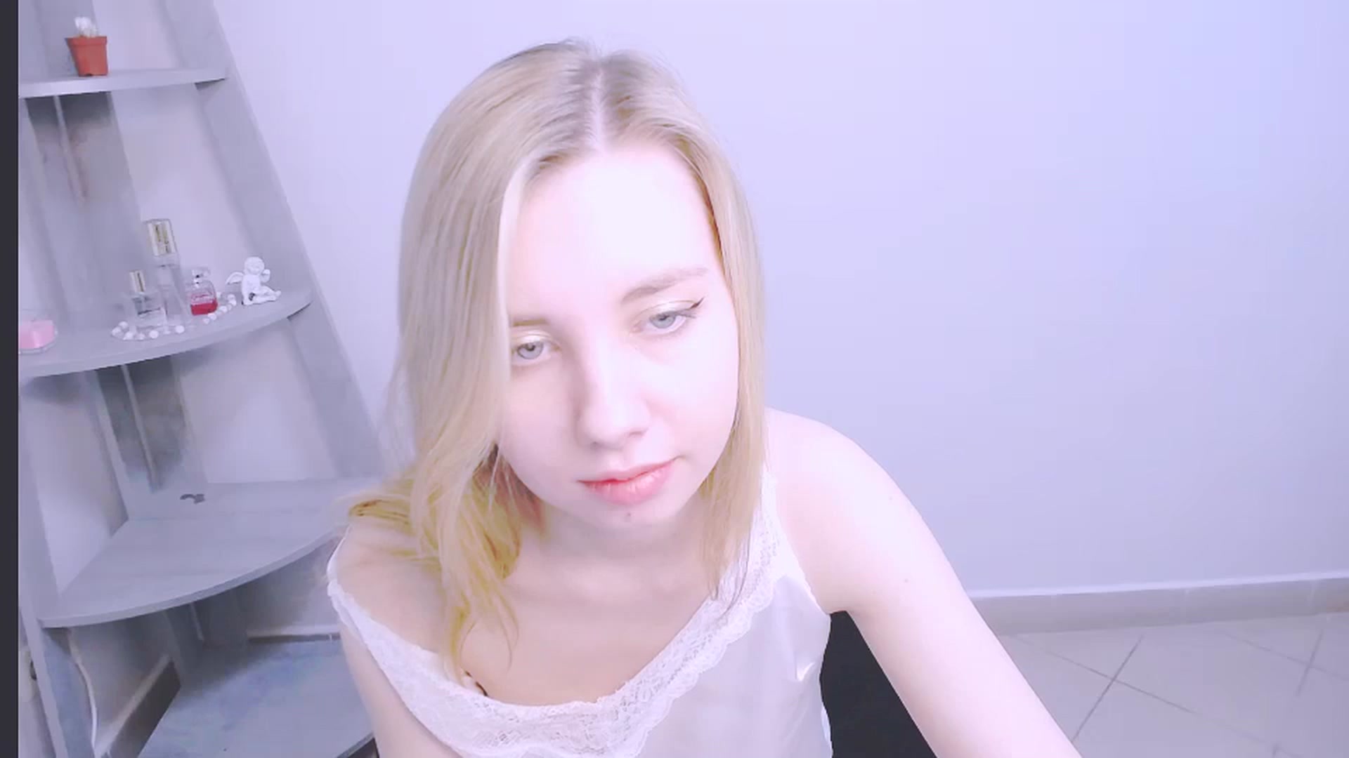 Gallery image thumbnail from AliceFire_'s myfreecams stream on, 11/13/2024, 09:42 image 16 of 20