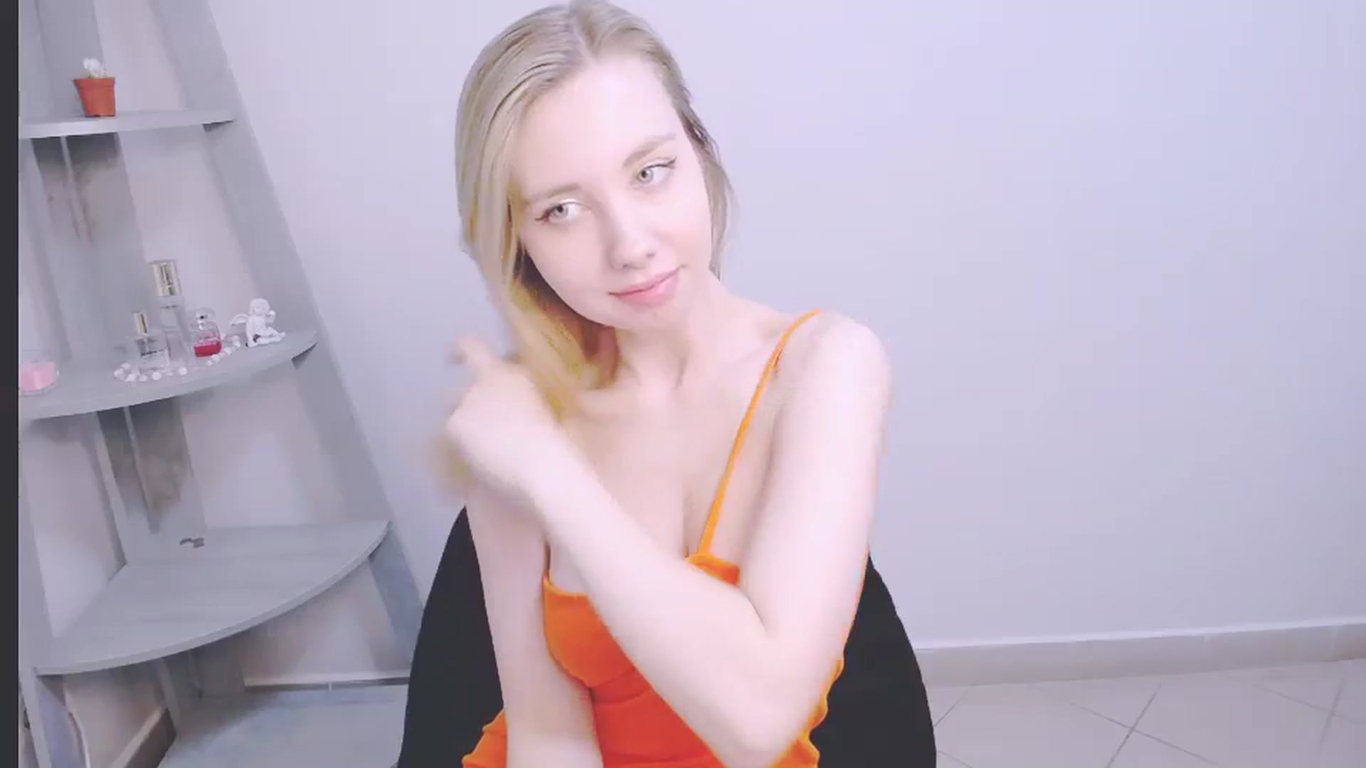 Gallery image thumbnail from AliceFire_'s myfreecams stream on, 11/13/2024, 10:29 image 17 of 20