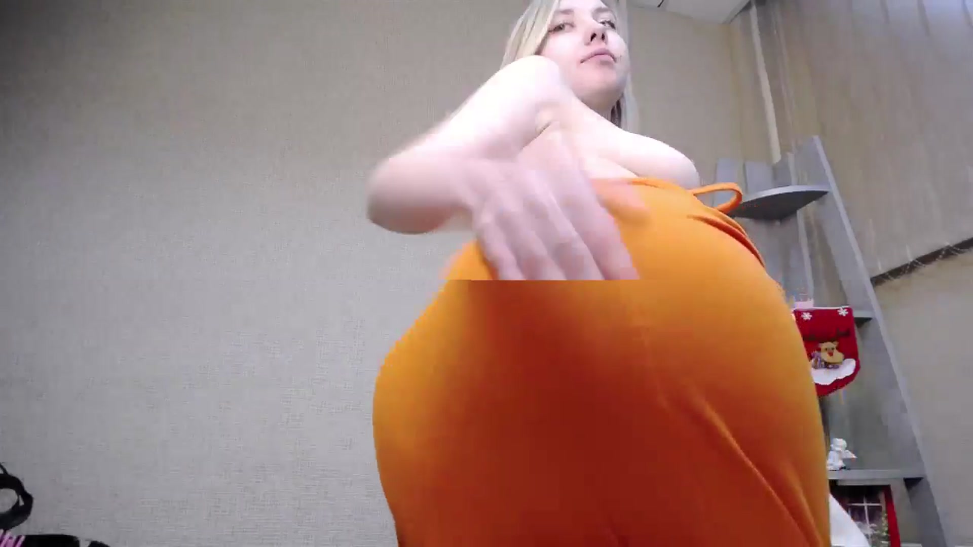 Gallery image thumbnail from AliceFire_'s myfreecams stream on, 12/24/2024, 10:19 image 12 of 20