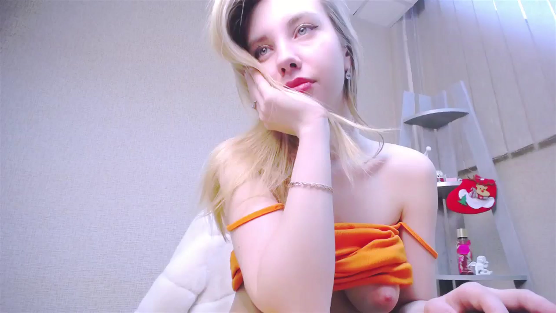 Gallery image thumbnail from AliceFire_'s myfreecams stream on, 01/07/2025, 13:25 image 14 of 20