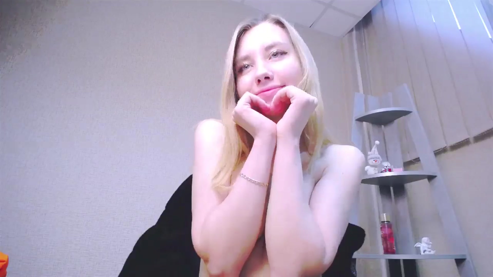 Gallery image thumbnail from AliceFire_'s myfreecams stream on, 01/10/2025, 09:41 image 15 of 20