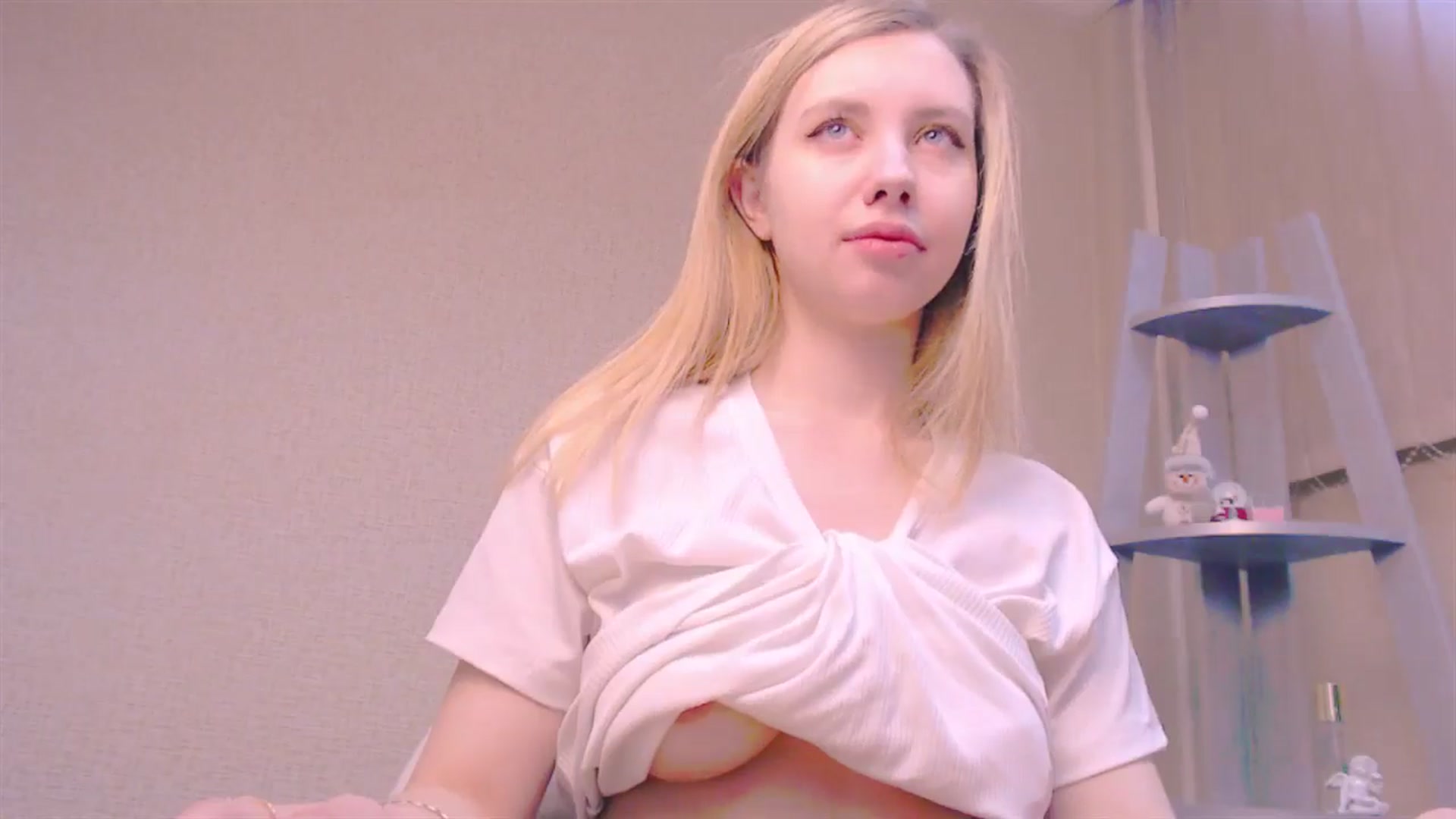Gallery image thumbnail from AliceFire_'s myfreecams stream on, 01/23/2025, 07:42 image 12 of 20