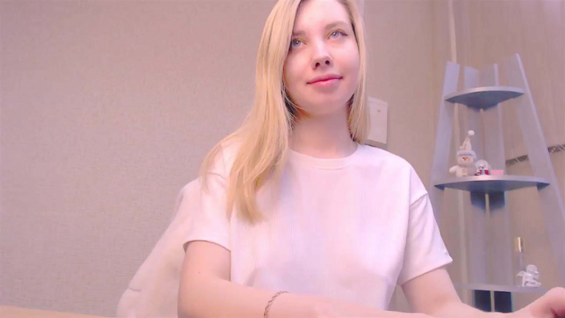 Gallery image thumbnail from AliceFire_'s myfreecams stream on, 01/23/2025, 08:45 image 11 of 20