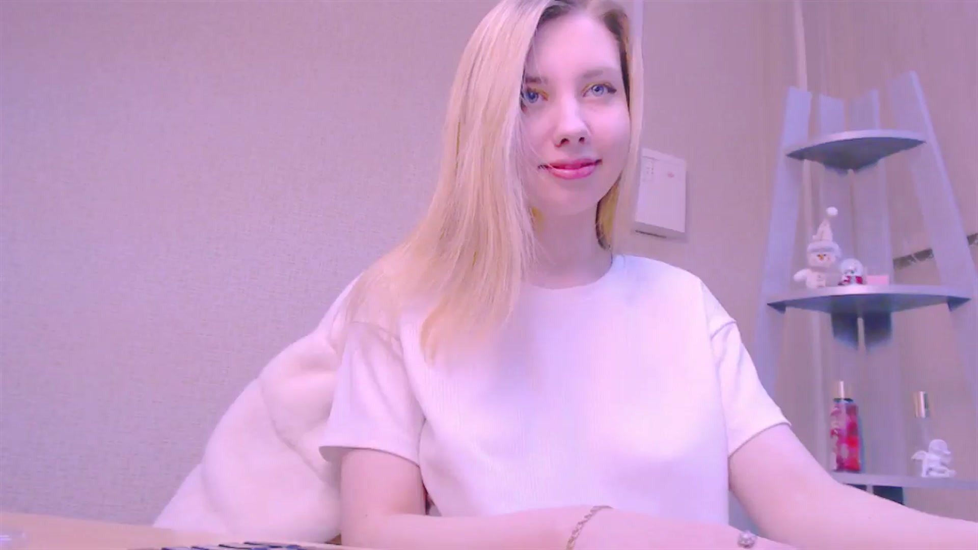 Gallery image thumbnail from AliceFire_'s myfreecams stream on, 01/25/2025, 11:50 image 18 of 20