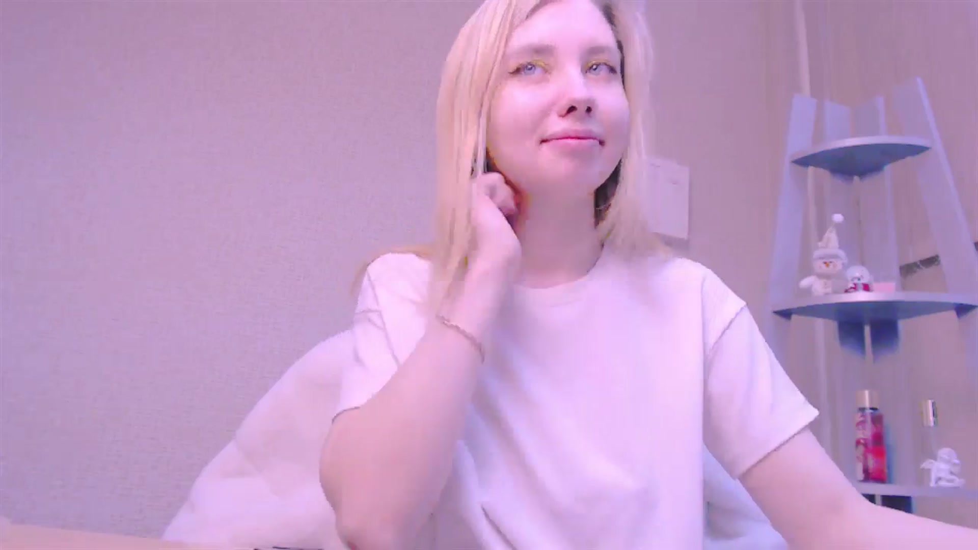 Gallery image thumbnail from AliceFire_'s myfreecams stream on, 01/27/2025, 11:00 image 4 of 20